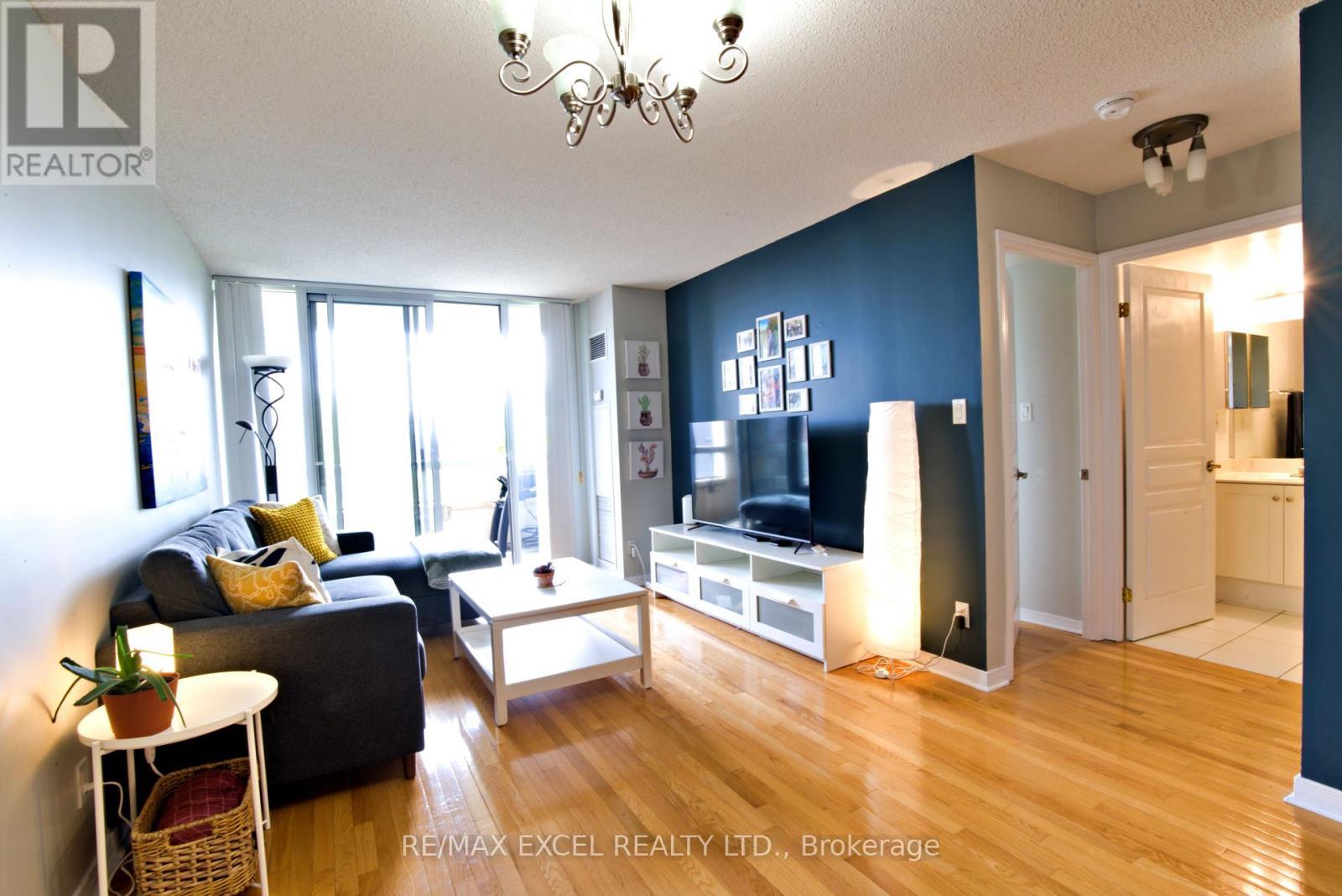 












410 - 19 NORTHERN HEIGHTS DRIVE

,
Richmond Hill (Langstaff),




Ontario
L4S4M4

