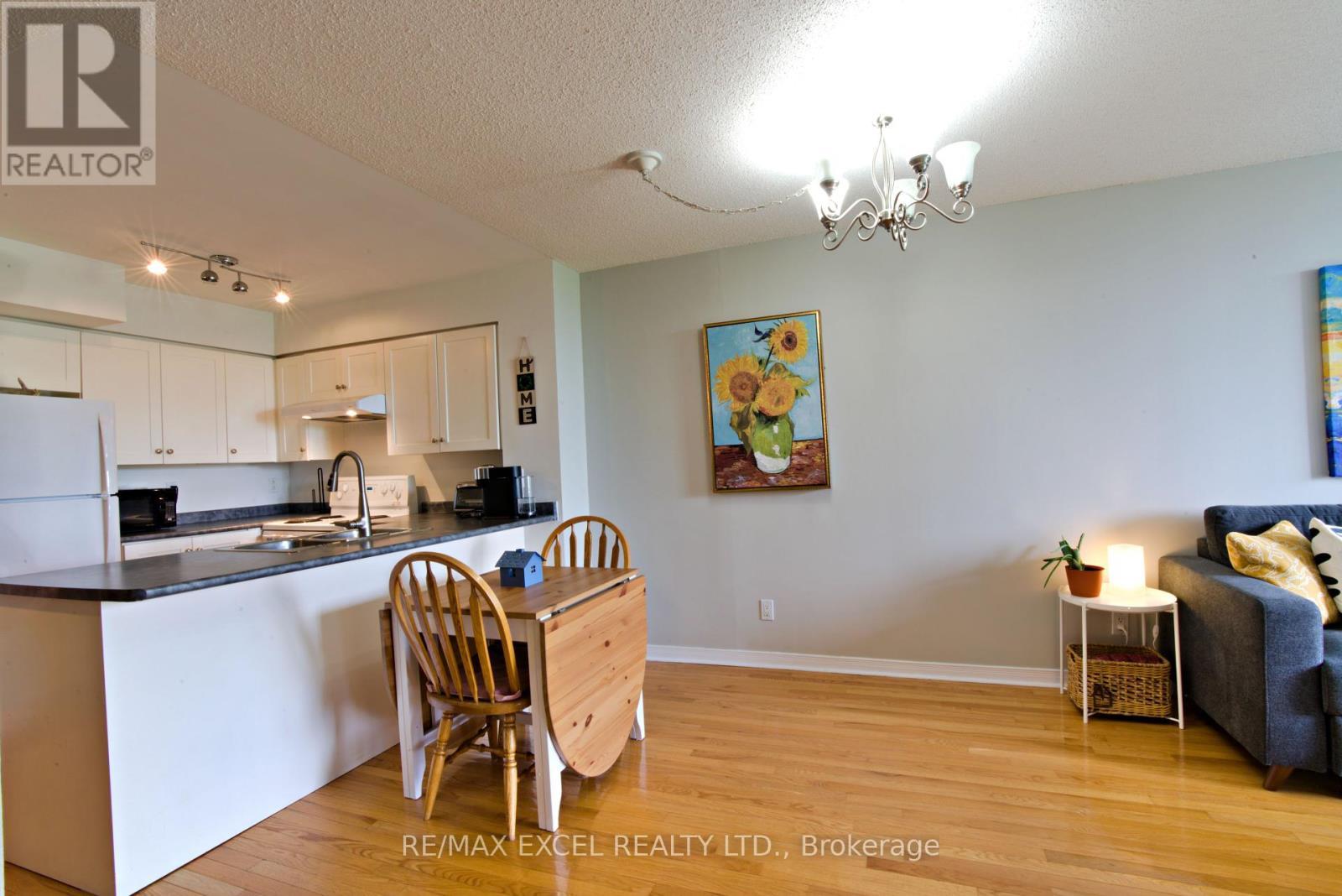 












410 - 19 NORTHERN HEIGHTS DRIVE

,
Richmond Hill (Langstaff),




Ontario
L4S4M4

