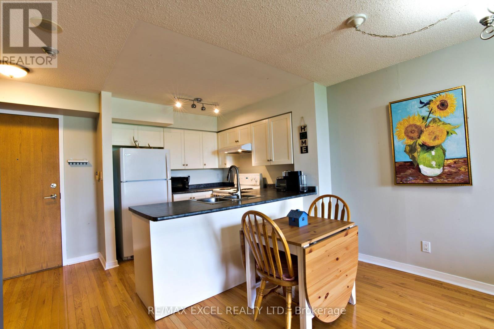 












410 - 19 NORTHERN HEIGHTS DRIVE

,
Richmond Hill (Langstaff),




Ontario
L4S4M4

