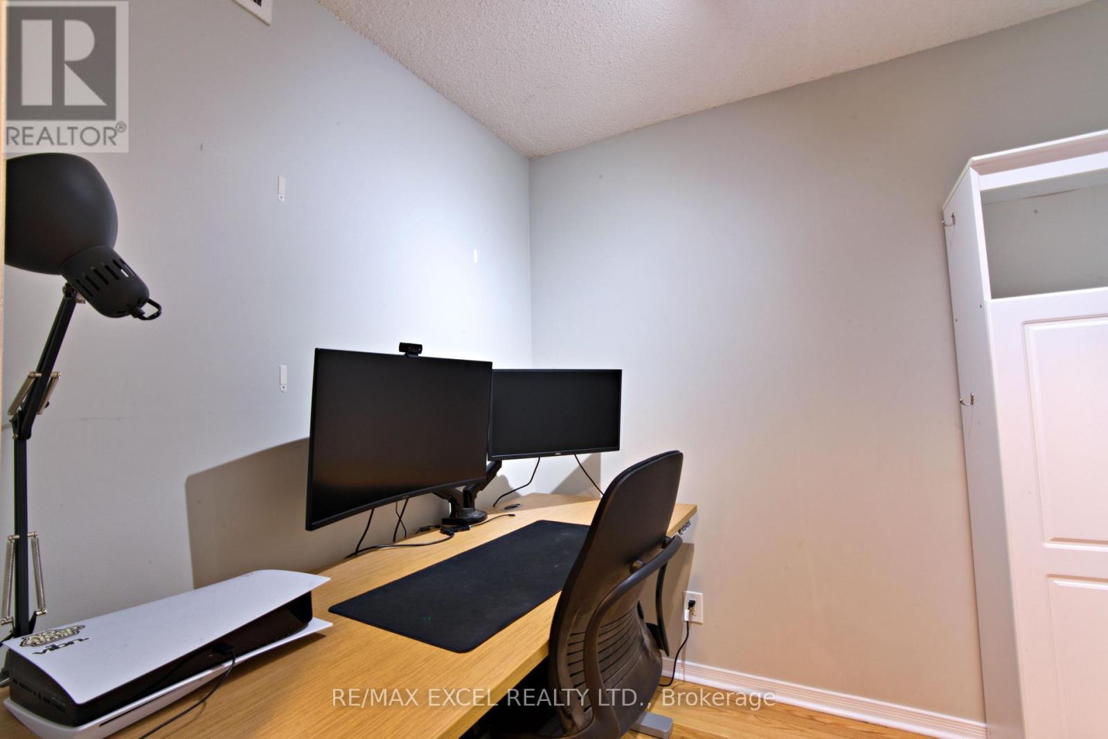 












410 - 19 NORTHERN HEIGHTS DRIVE

,
Richmond Hill (Langstaff),




Ontario
L4S4M4

