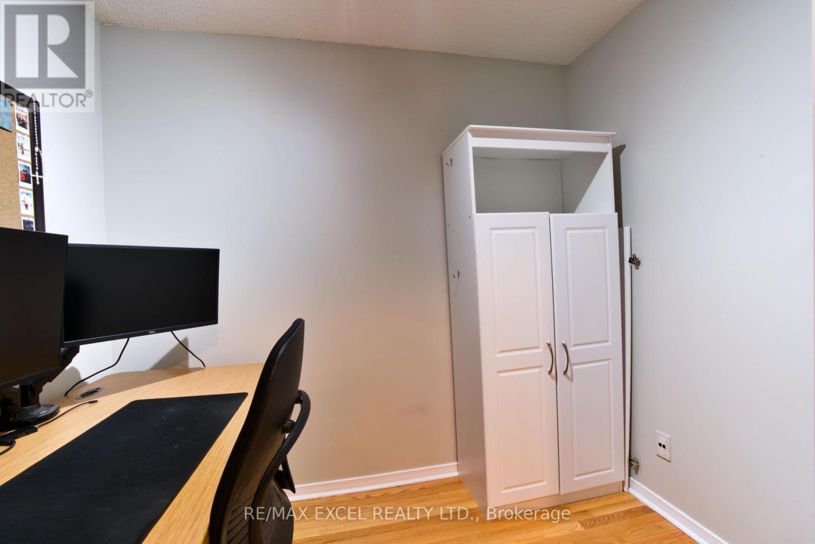 












410 - 19 NORTHERN HEIGHTS DRIVE

,
Richmond Hill (Langstaff),




Ontario
L4S4M4

