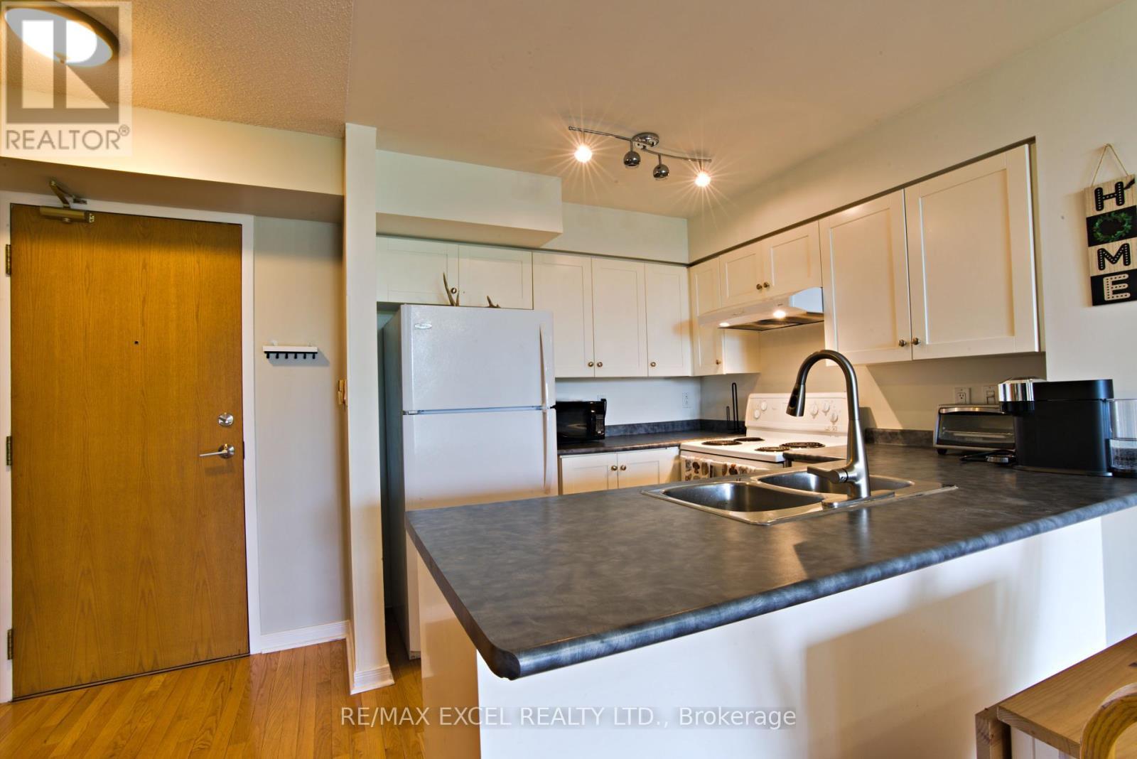 












410 - 19 NORTHERN HEIGHTS DRIVE

,
Richmond Hill (Langstaff),




Ontario
L4S4M4

