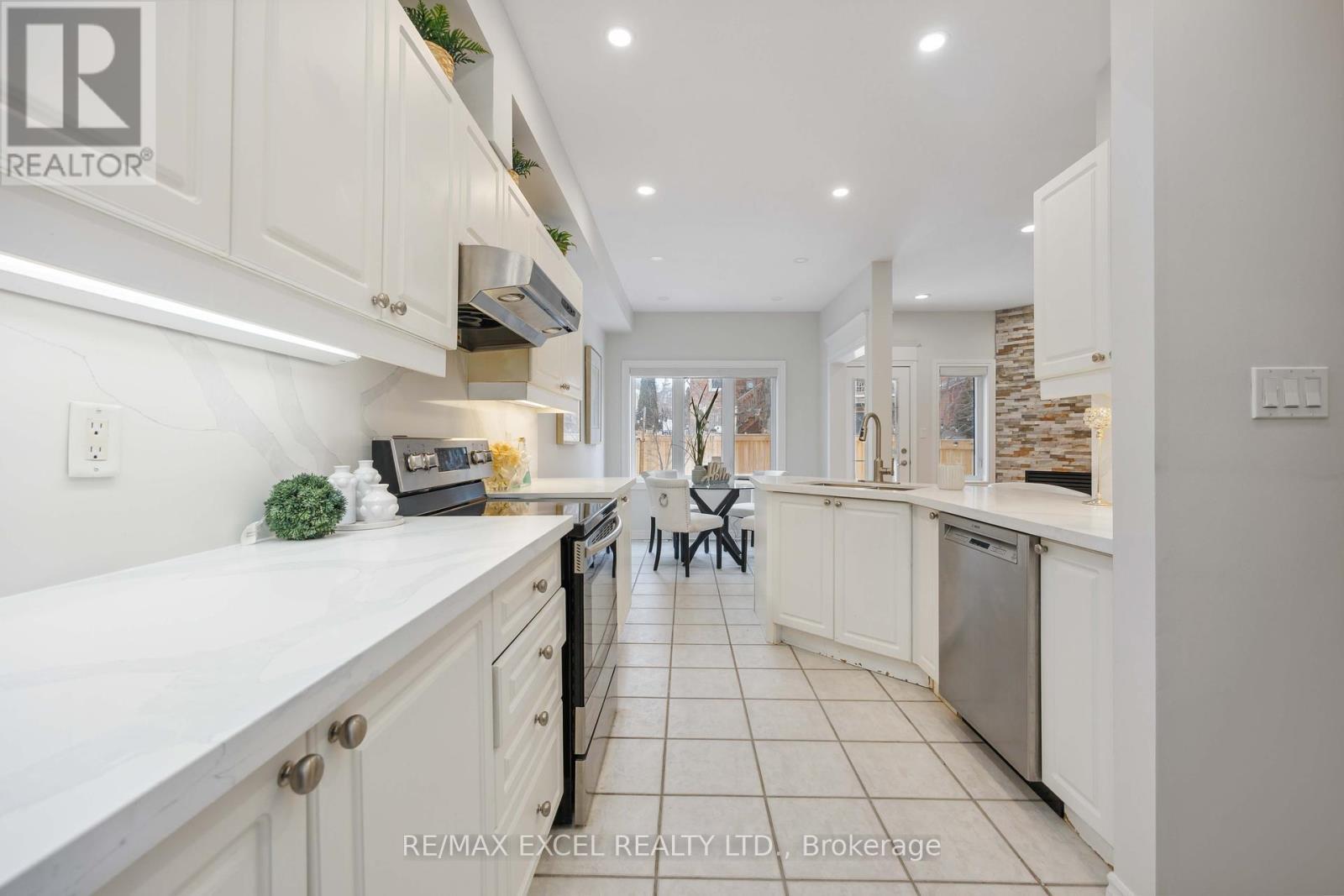 












66 - 255 SHAFTSBURY AVENUE

,
Richmond Hill (Westbrook),




Ontario
L4C0L9

