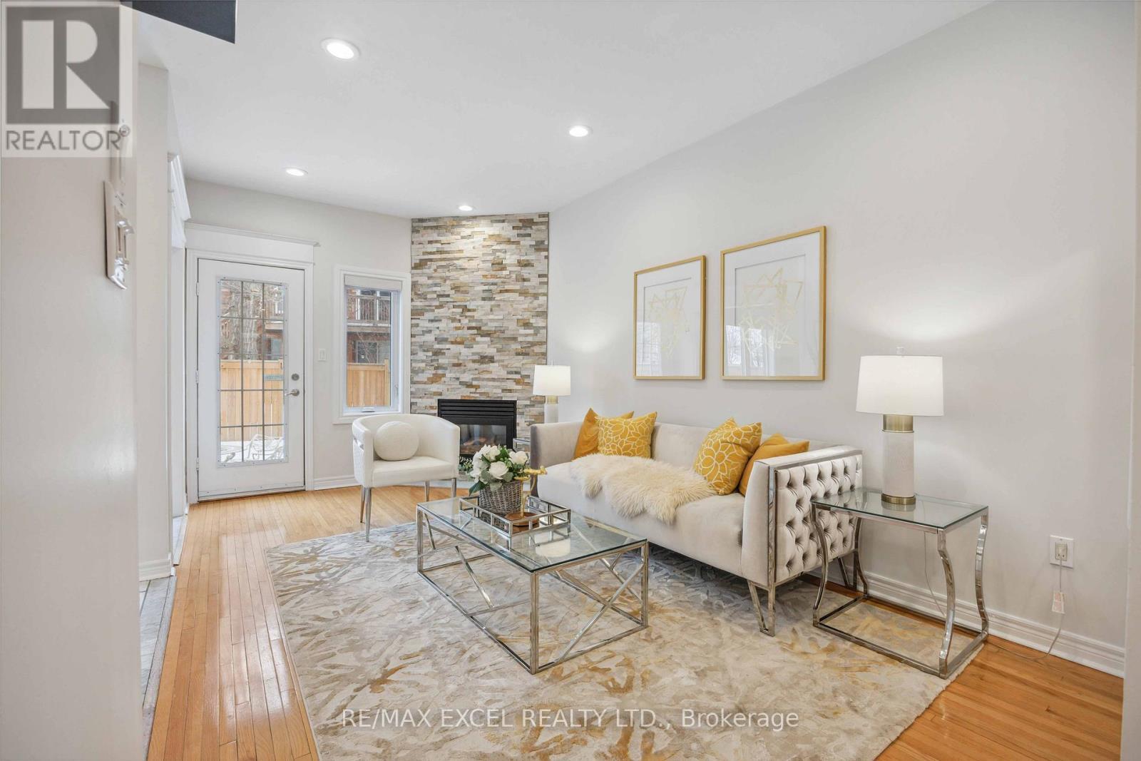 












66 - 255 SHAFTSBURY AVENUE

,
Richmond Hill (Westbrook),




Ontario
L4C0L9


