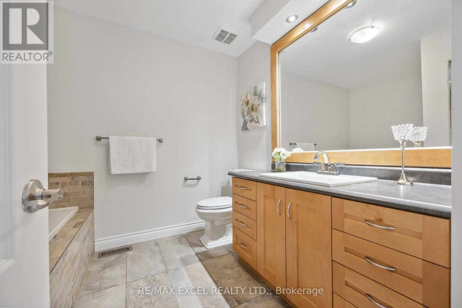 












66 - 255 SHAFTSBURY AVENUE

,
Richmond Hill (Westbrook),




Ontario
L4C0L9

