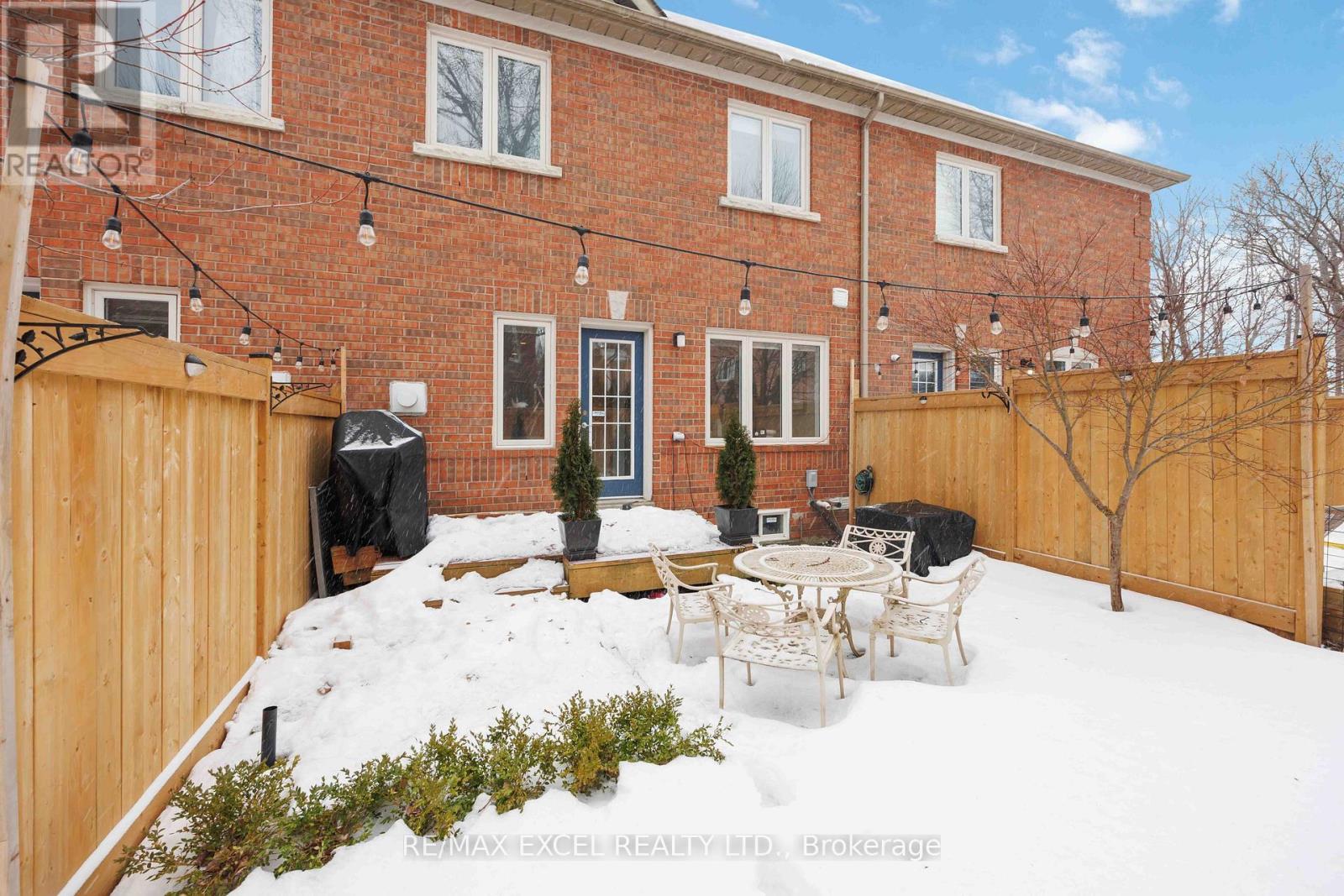 












66 - 255 SHAFTSBURY AVENUE

,
Richmond Hill (Westbrook),




Ontario
L4C0L9

