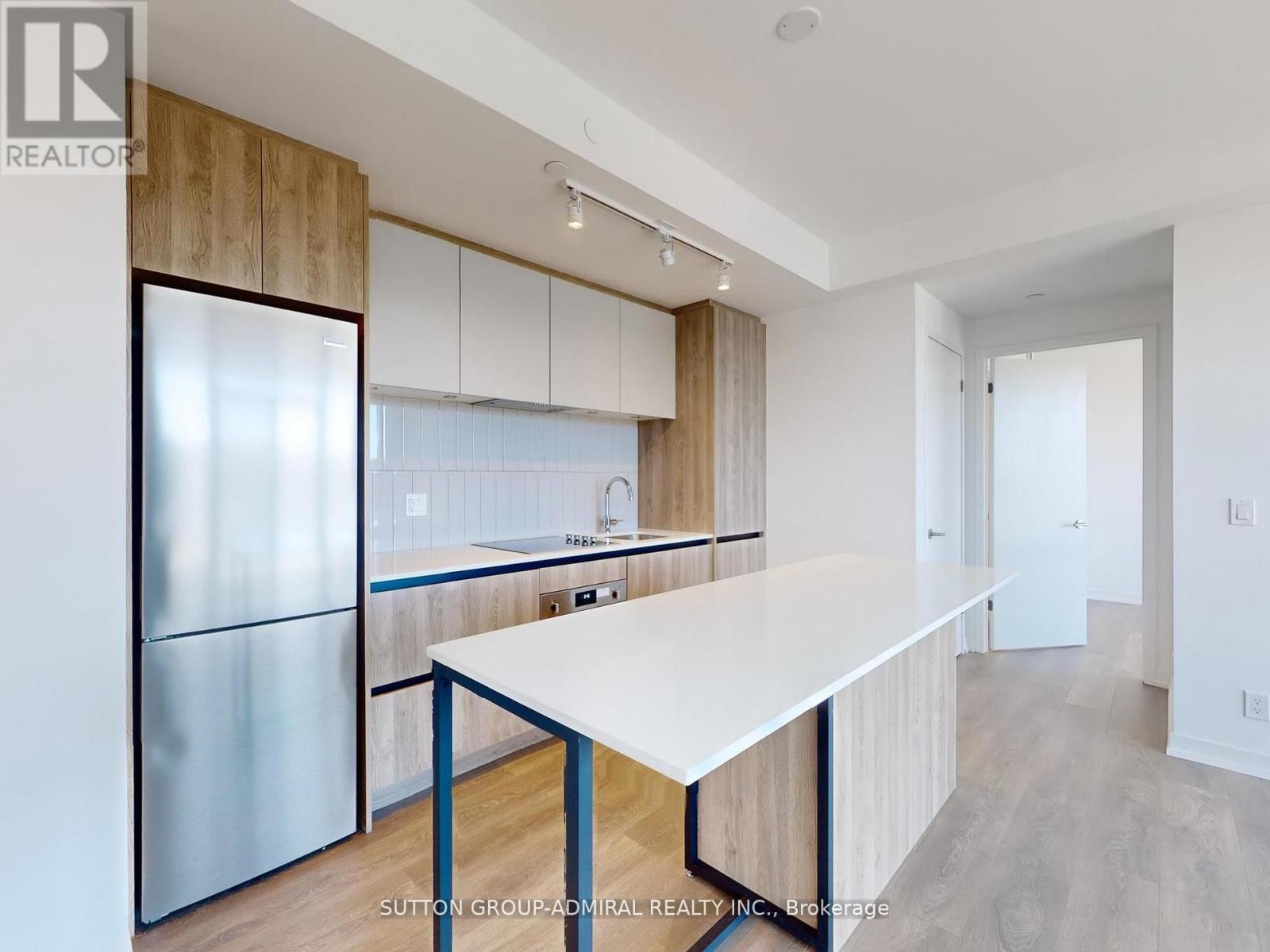 












403 - 7950 BATHURST STREET

,
Vaughan (Beverley Glen),




Ontario
L4J0L4

