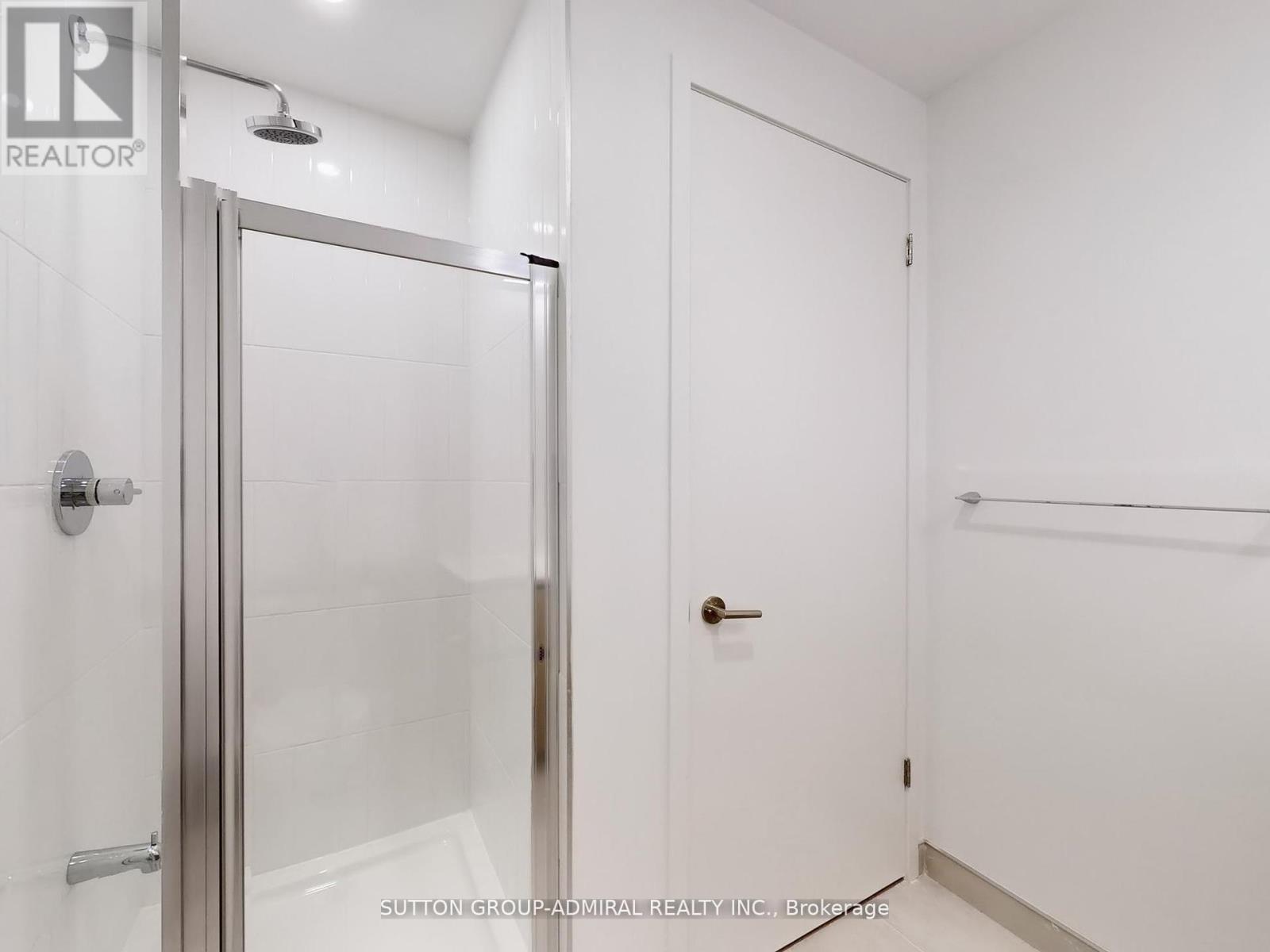 












403 - 7950 BATHURST STREET

,
Vaughan (Beverley Glen),




Ontario
L4J0L4

