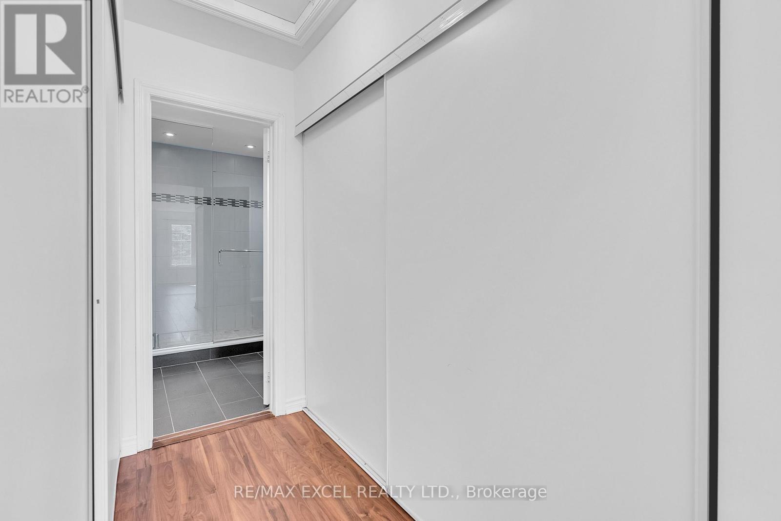 












16 - 23 ST MORITZ WAY

,
Markham (Unionville),




Ontario
L3R4G4

