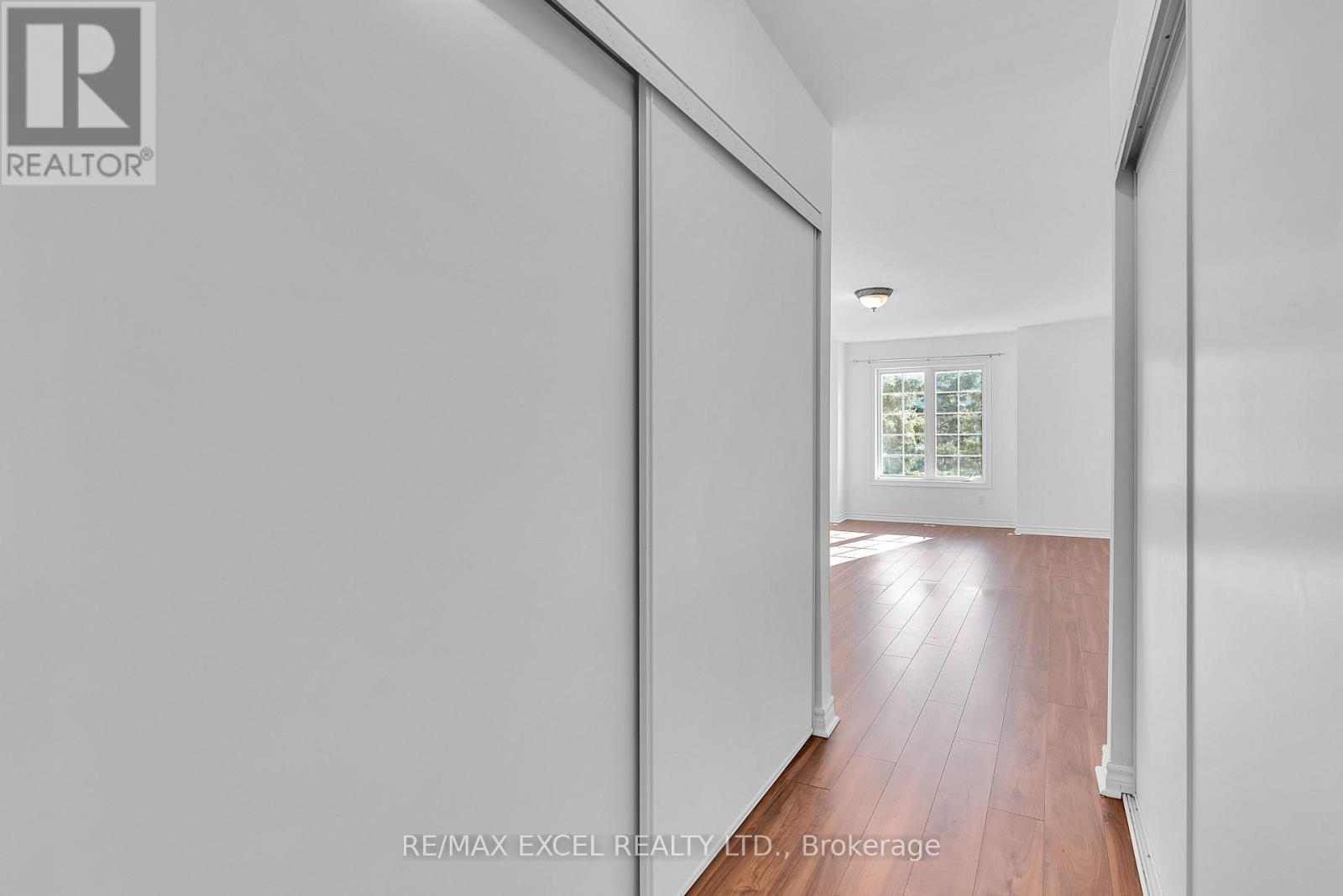 












16 - 23 ST MORITZ WAY

,
Markham (Unionville),




Ontario
L3R4G4

