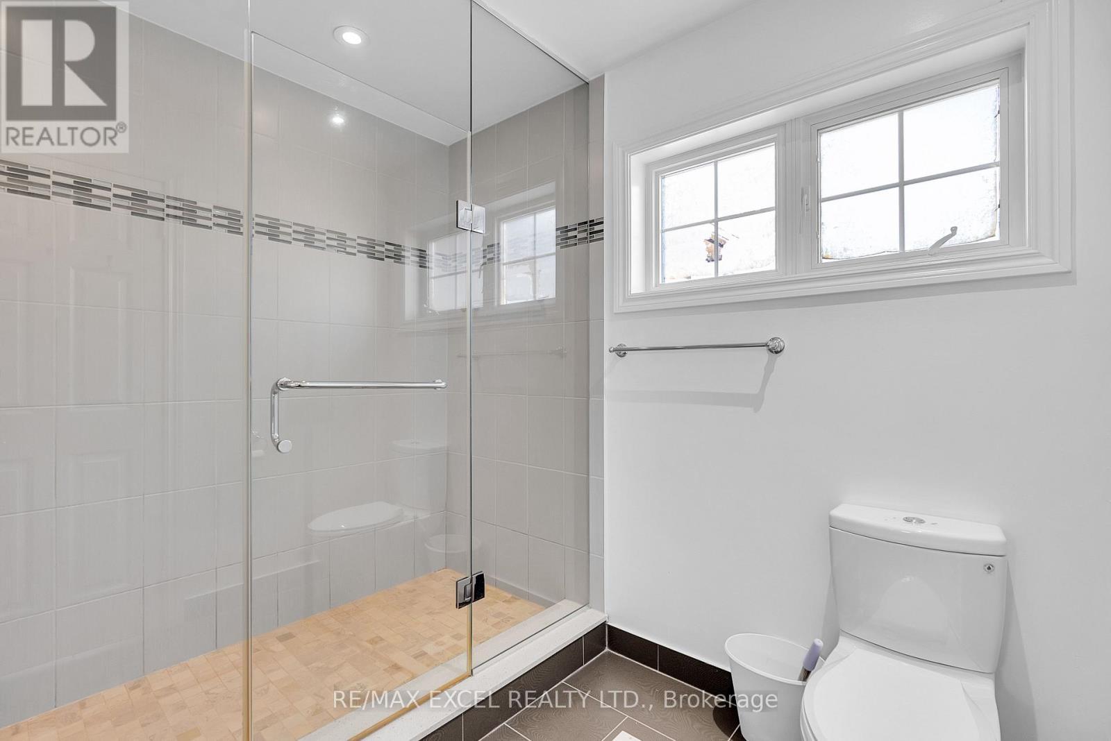 












16 - 23 ST MORITZ WAY

,
Markham (Unionville),




Ontario
L3R4G4

