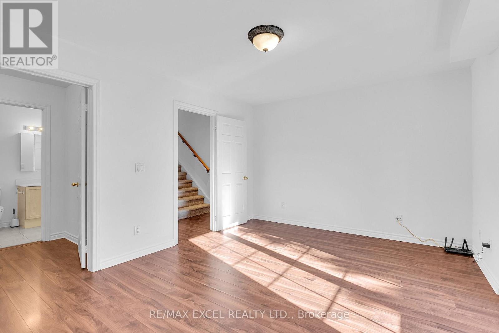 












16 - 23 ST MORITZ WAY

,
Markham (Unionville),




Ontario
L3R4G4

