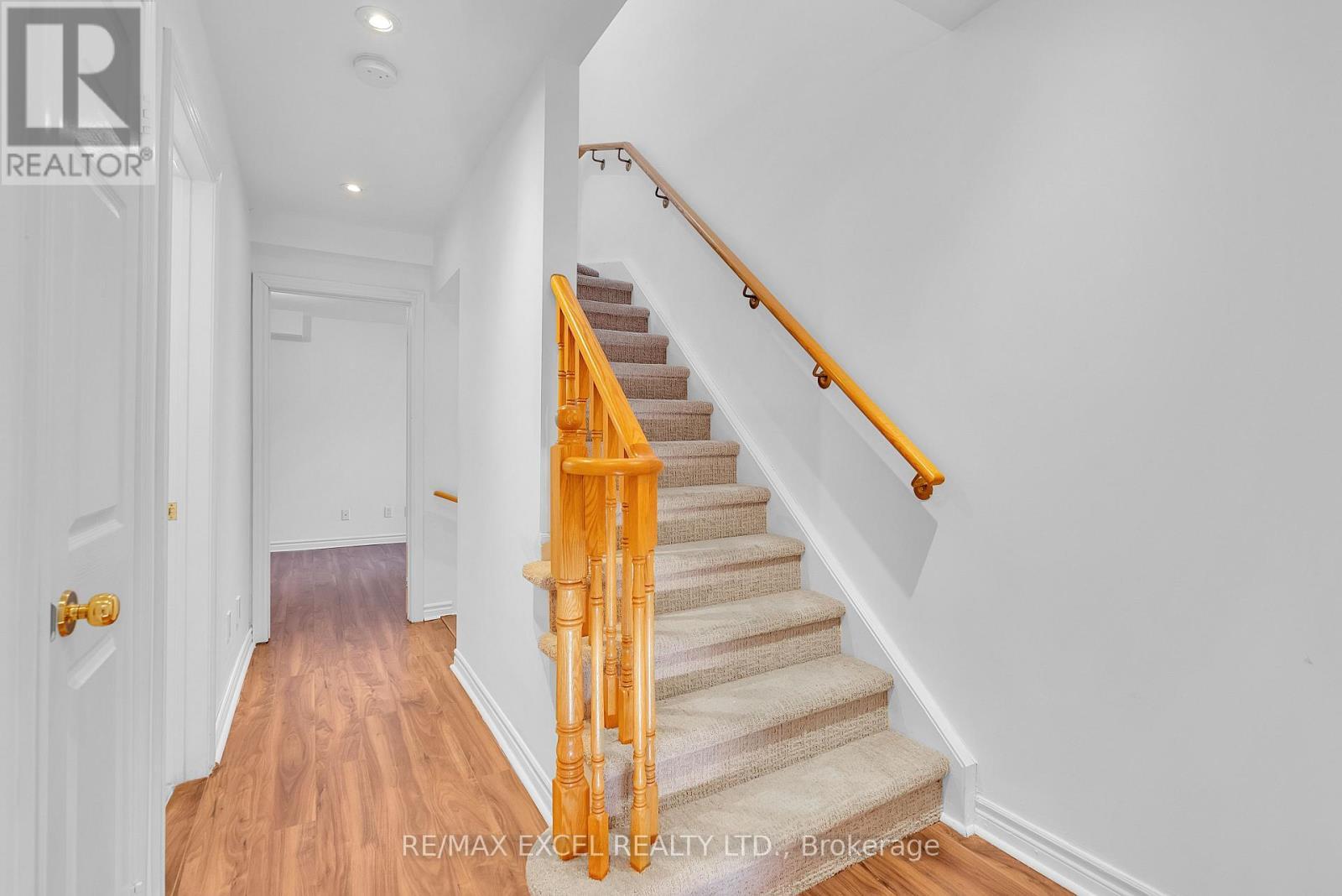 












16 - 23 ST MORITZ WAY

,
Markham (Unionville),




Ontario
L3R4G4

