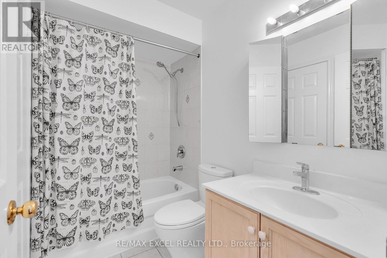 












16 - 23 ST MORITZ WAY

,
Markham (Unionville),




Ontario
L3R4G4

