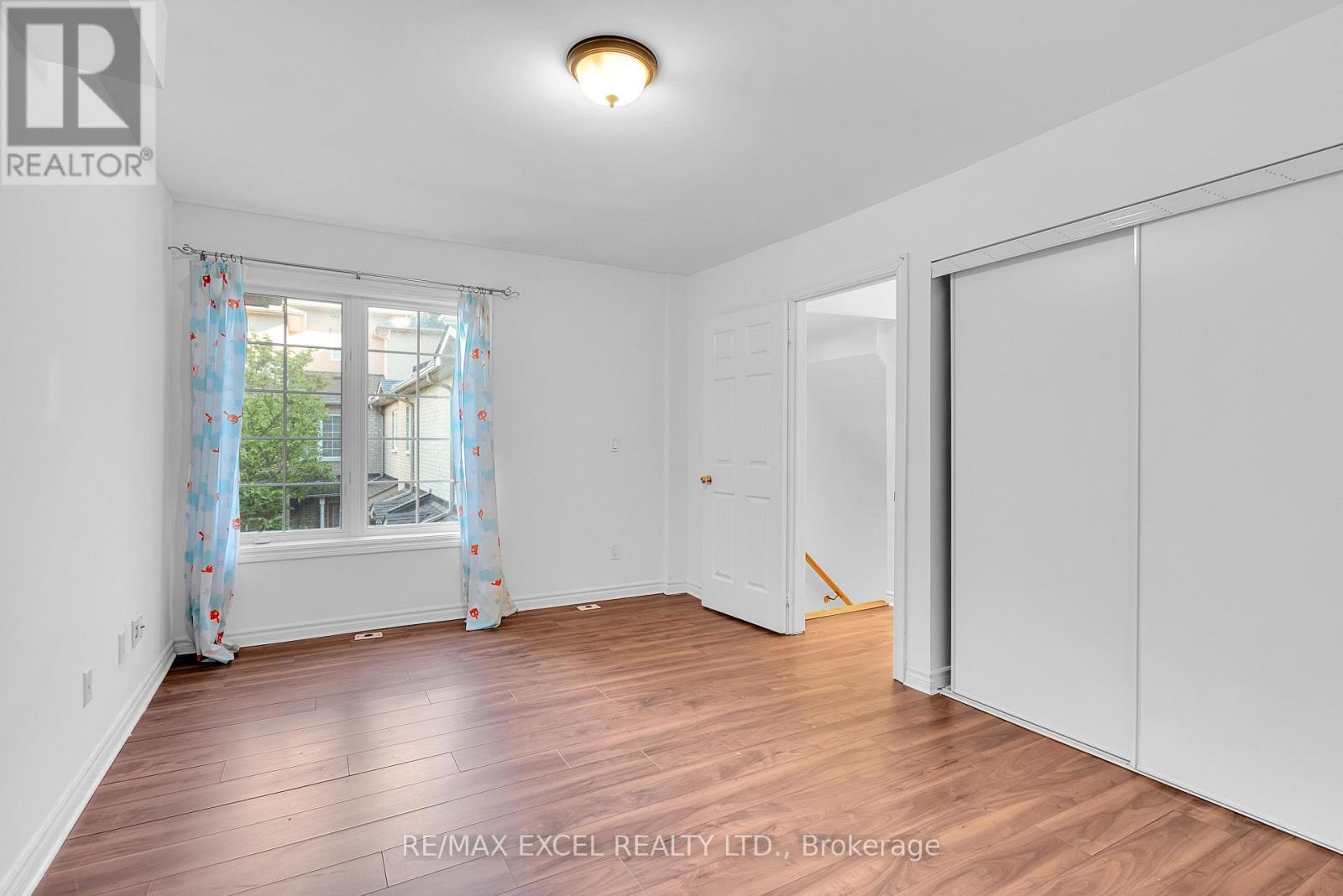












16 - 23 ST MORITZ WAY

,
Markham (Unionville),




Ontario
L3R4G4

