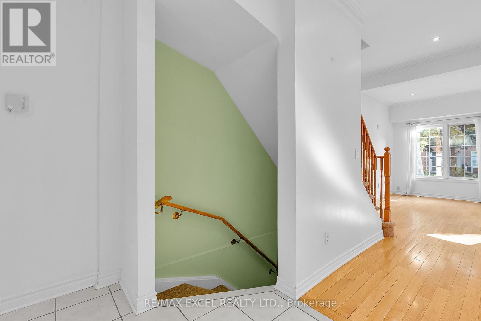 












16 - 23 ST MORITZ WAY

,
Markham (Unionville),




Ontario
L3R4G4

