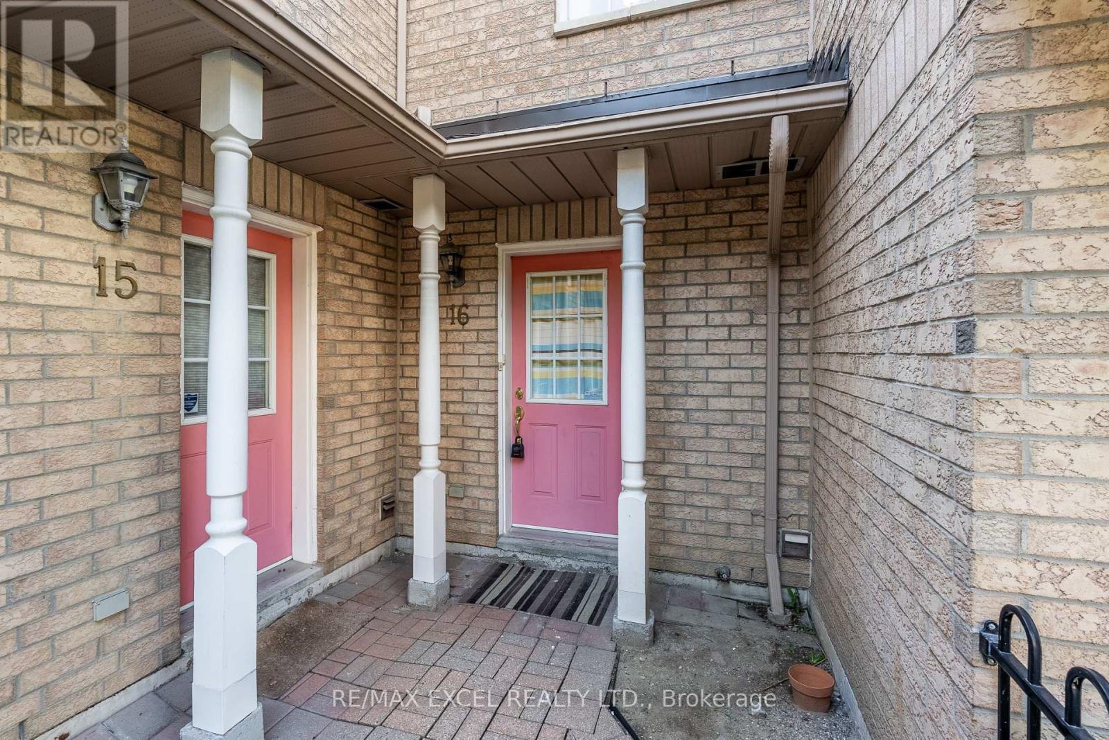 












16 - 23 ST MORITZ WAY

,
Markham (Unionville),




Ontario
L3R4G4

