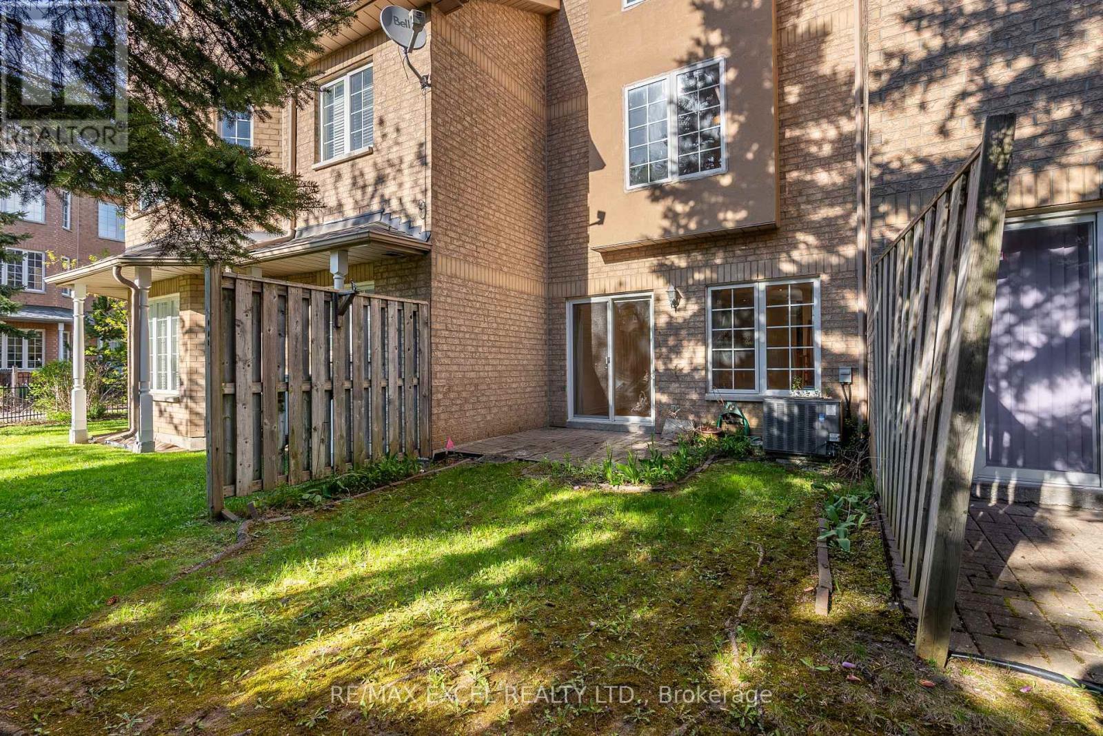 












16 - 23 ST MORITZ WAY

,
Markham (Unionville),




Ontario
L3R4G4

