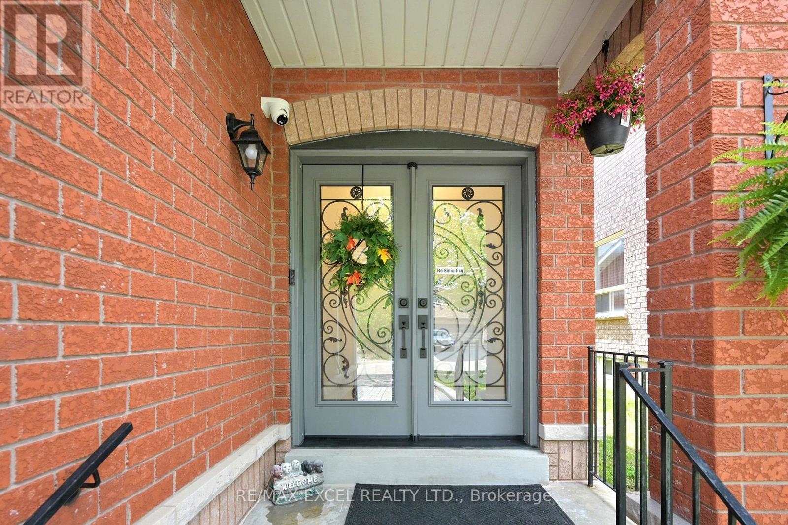 












469 GREIG CIRCLE

,
Newmarket (Gorham-College Manor),




Ontario
L3Y8S7


