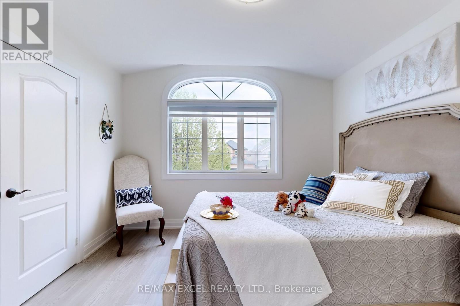 












469 GREIG CIRCLE

,
Newmarket (Gorham-College Manor),




Ontario
L3Y8S7

