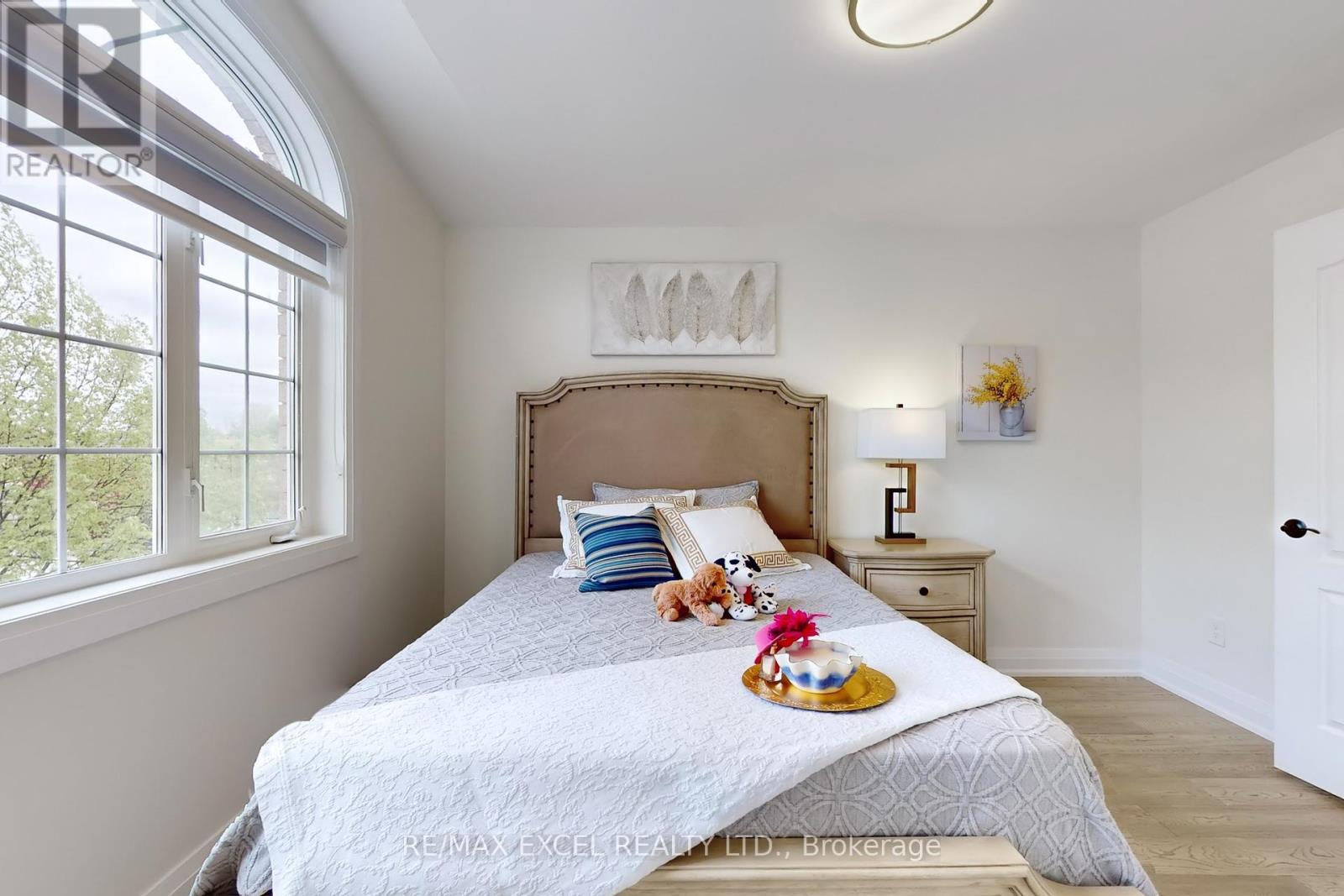 












469 GREIG CIRCLE

,
Newmarket (Gorham-College Manor),




Ontario
L3Y8S7

