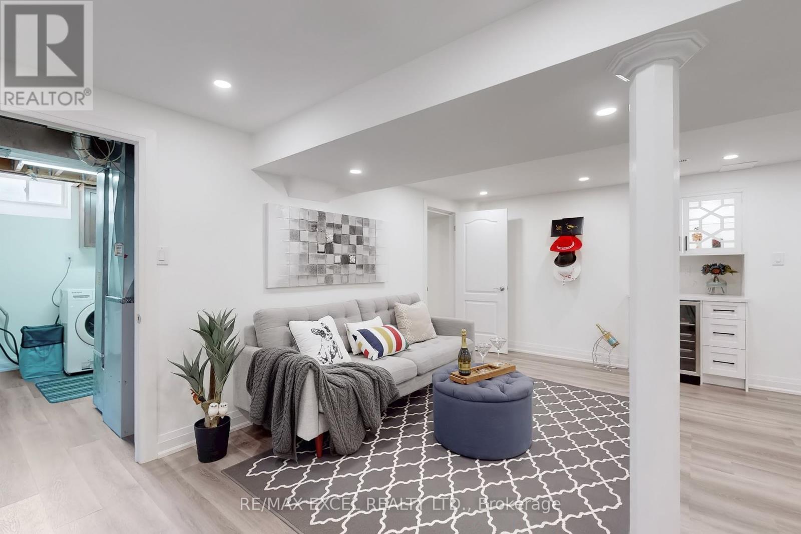 












469 GREIG CIRCLE

,
Newmarket (Gorham-College Manor),




Ontario
L3Y8S7

