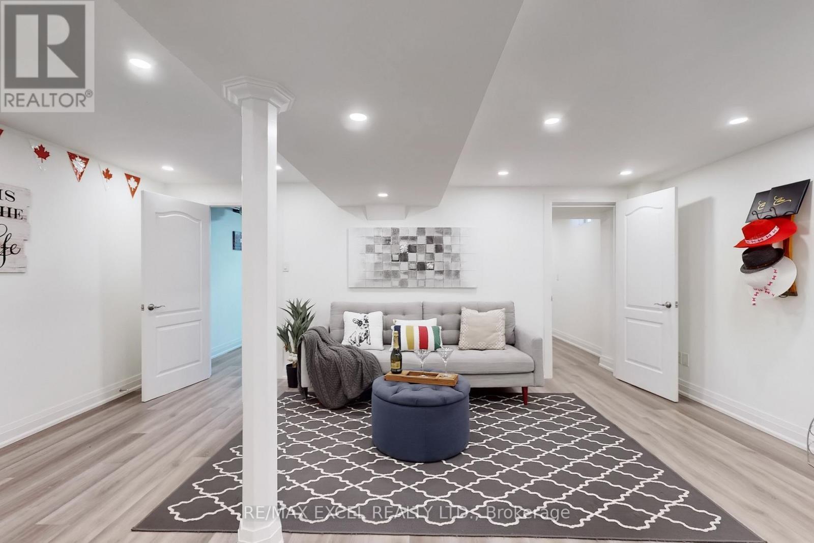 












469 GREIG CIRCLE

,
Newmarket (Gorham-College Manor),




Ontario
L3Y8S7

