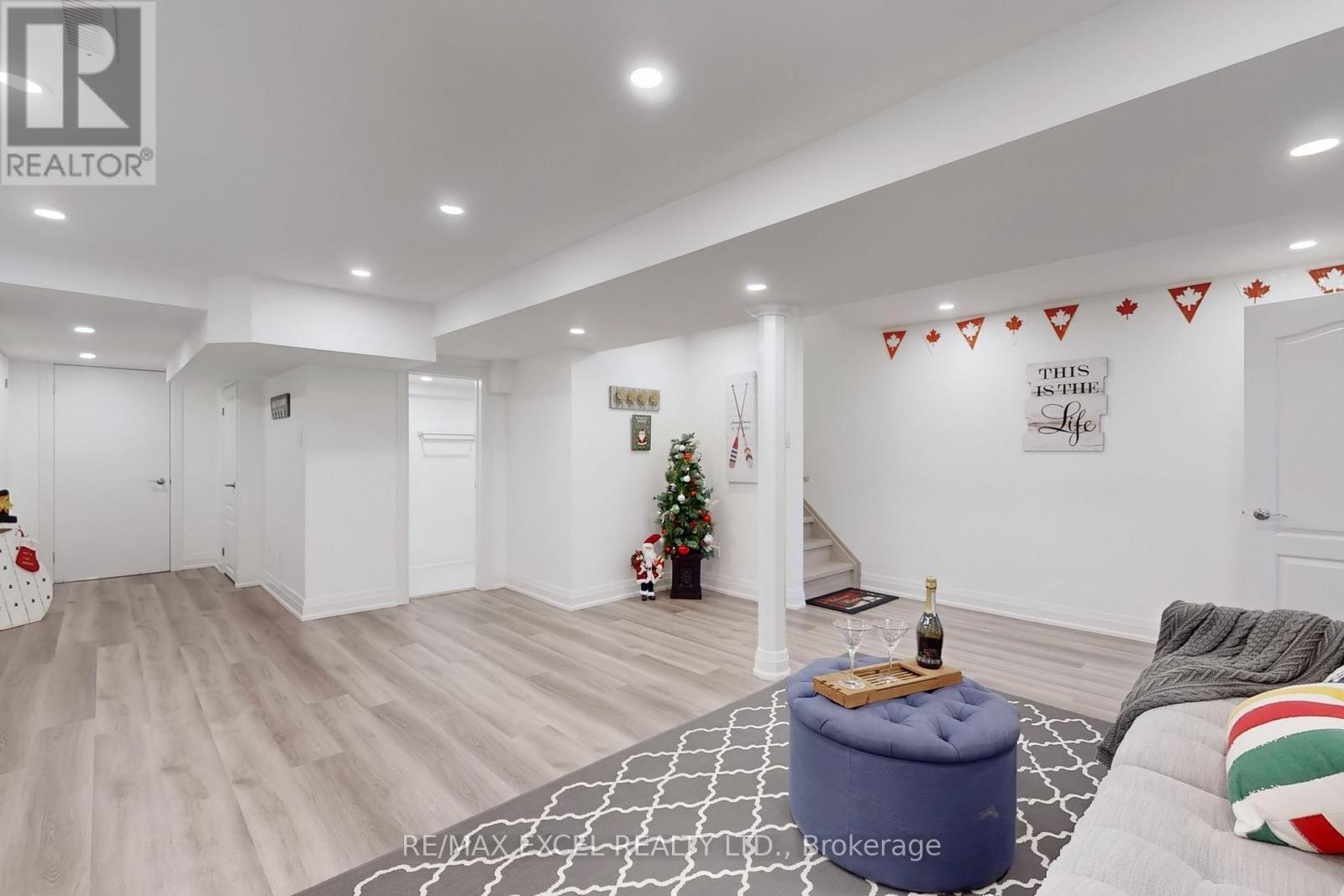 












469 GREIG CIRCLE

,
Newmarket (Gorham-College Manor),




Ontario
L3Y8S7

