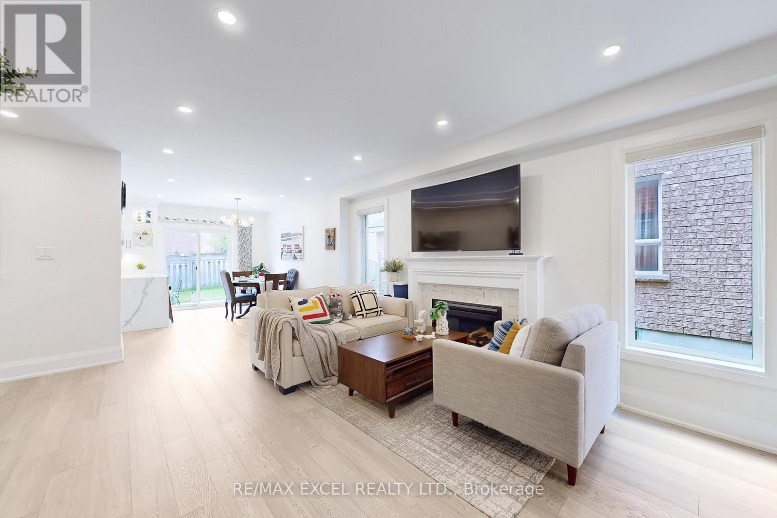 












469 GREIG CIRCLE

,
Newmarket (Gorham-College Manor),




Ontario
L3Y8S7

