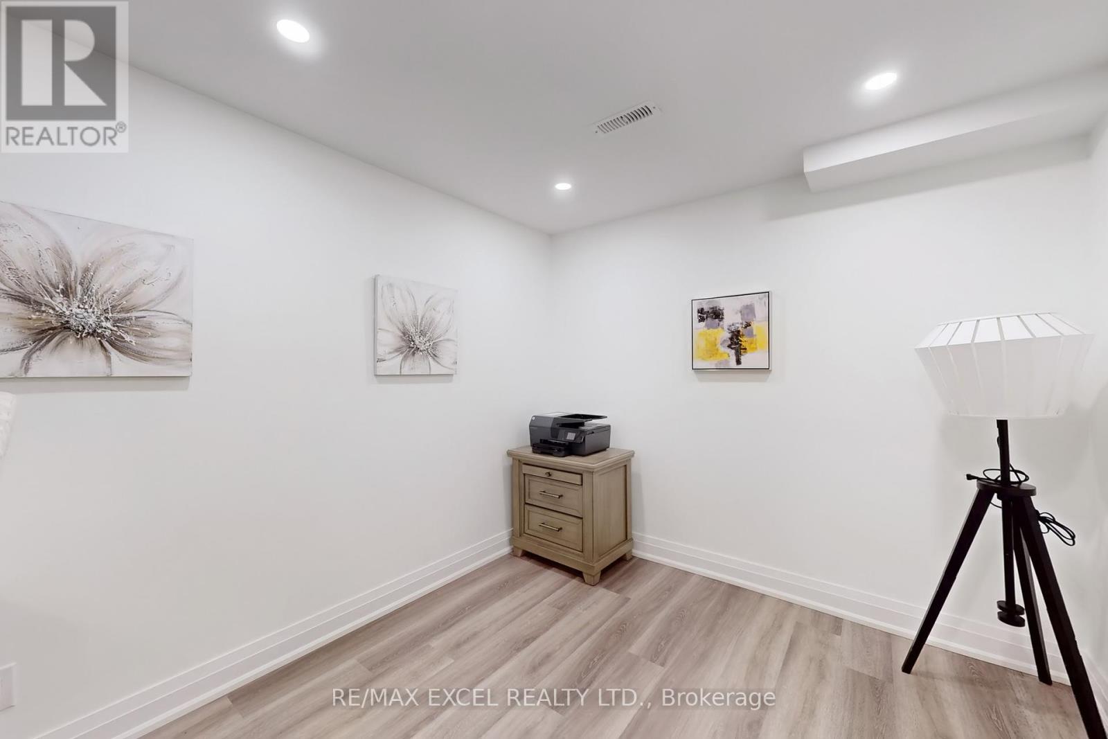 












469 GREIG CIRCLE

,
Newmarket (Gorham-College Manor),




Ontario
L3Y8S7

