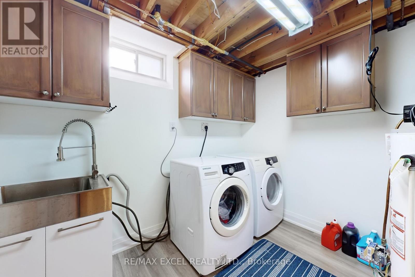 












469 GREIG CIRCLE

,
Newmarket (Gorham-College Manor),




Ontario
L3Y8S7

