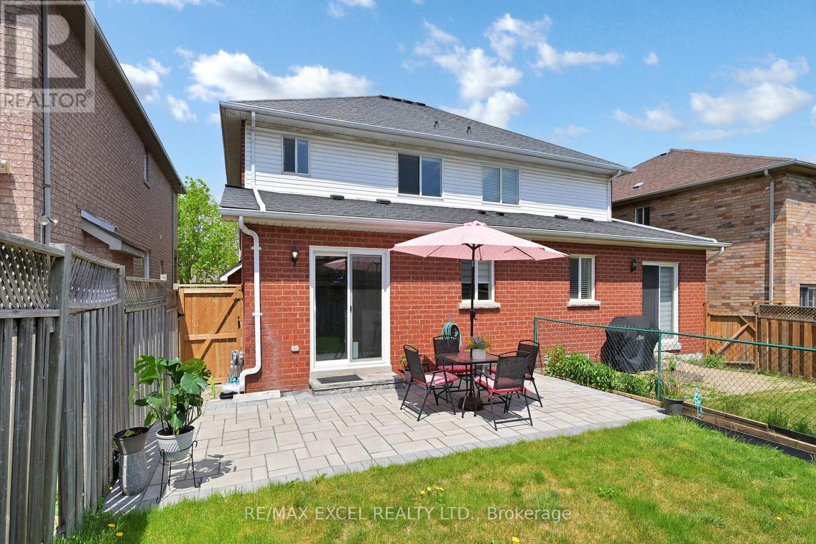 












469 GREIG CIRCLE

,
Newmarket (Gorham-College Manor),




Ontario
L3Y8S7

