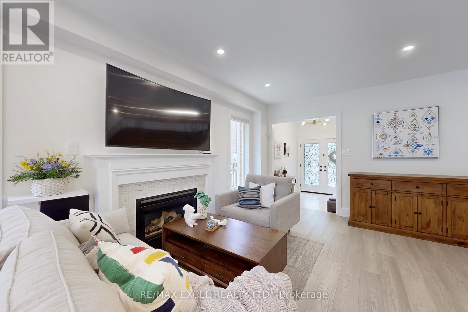 












469 GREIG CIRCLE

,
Newmarket (Gorham-College Manor),




Ontario
L3Y8S7

