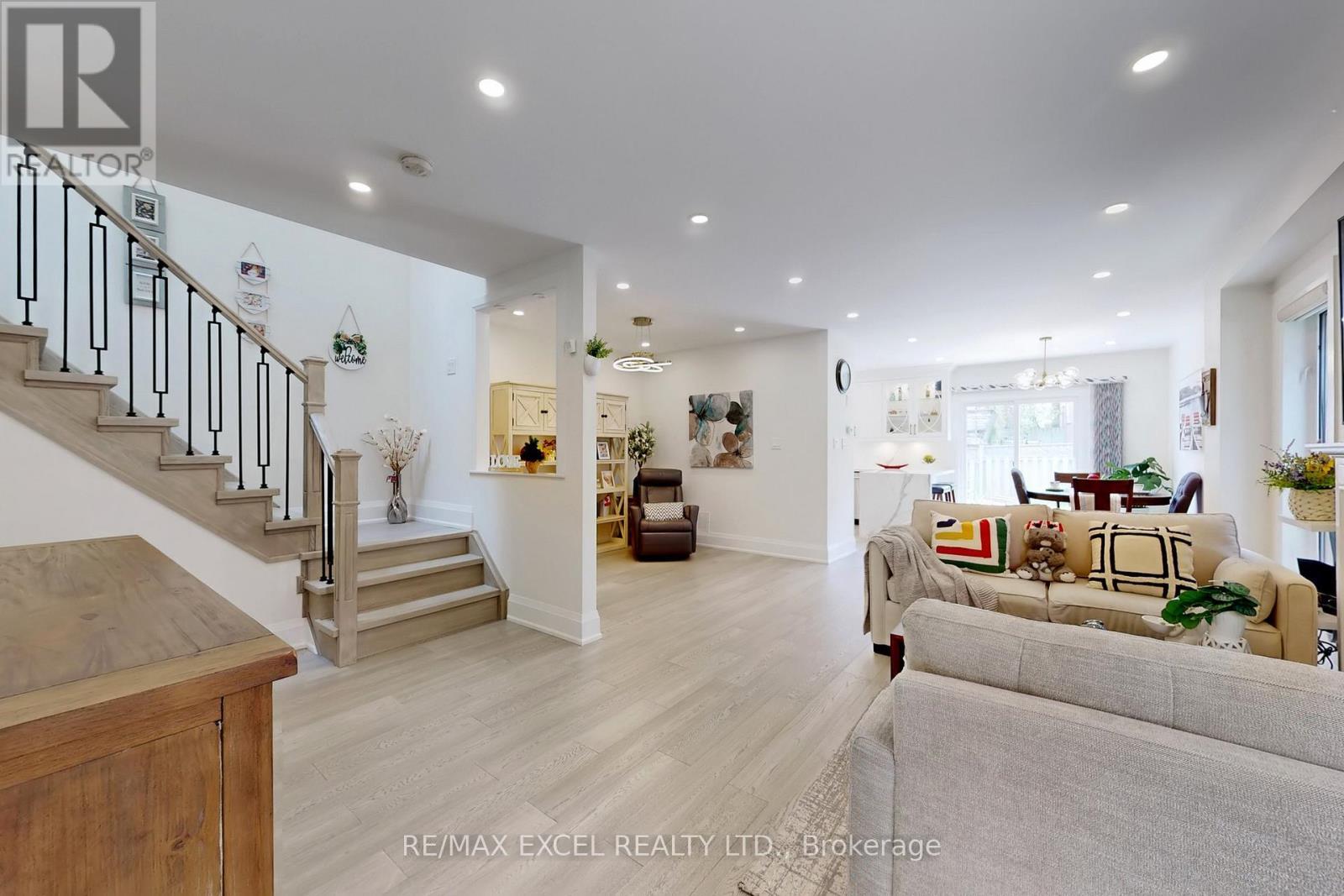 












469 GREIG CIRCLE

,
Newmarket (Gorham-College Manor),




Ontario
L3Y8S7

