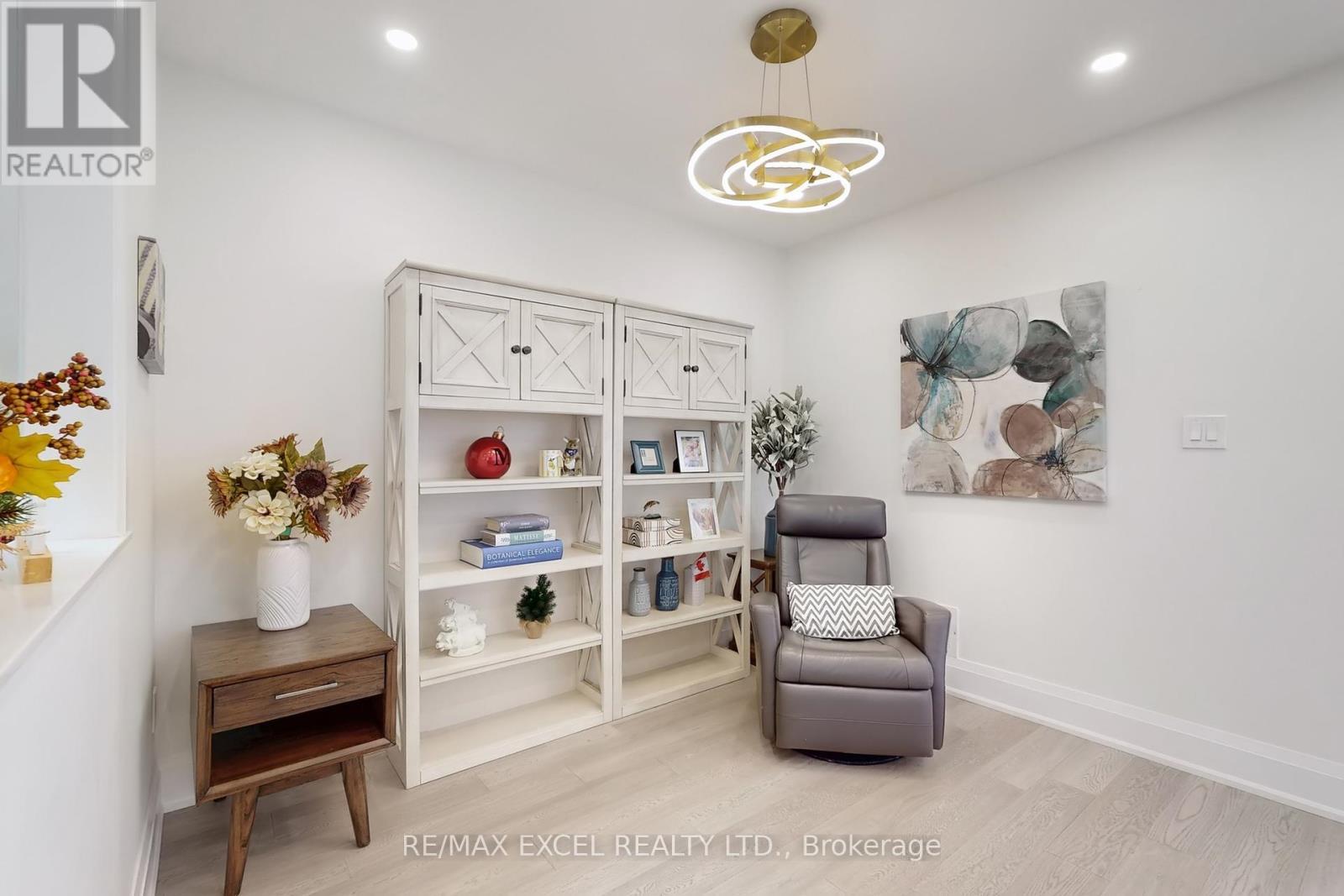












469 GREIG CIRCLE

,
Newmarket (Gorham-College Manor),




Ontario
L3Y8S7

