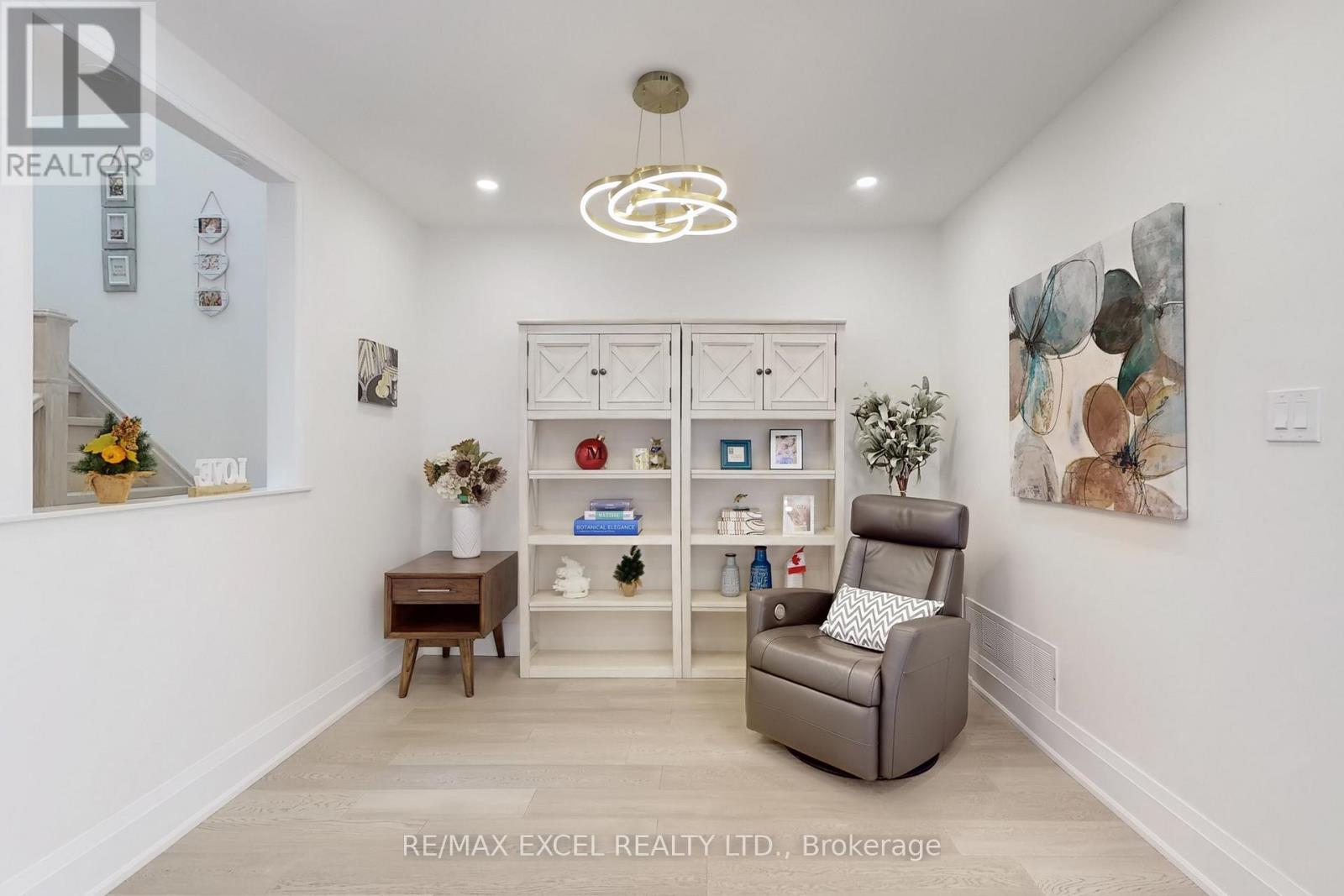












469 GREIG CIRCLE

,
Newmarket (Gorham-College Manor),




Ontario
L3Y8S7

