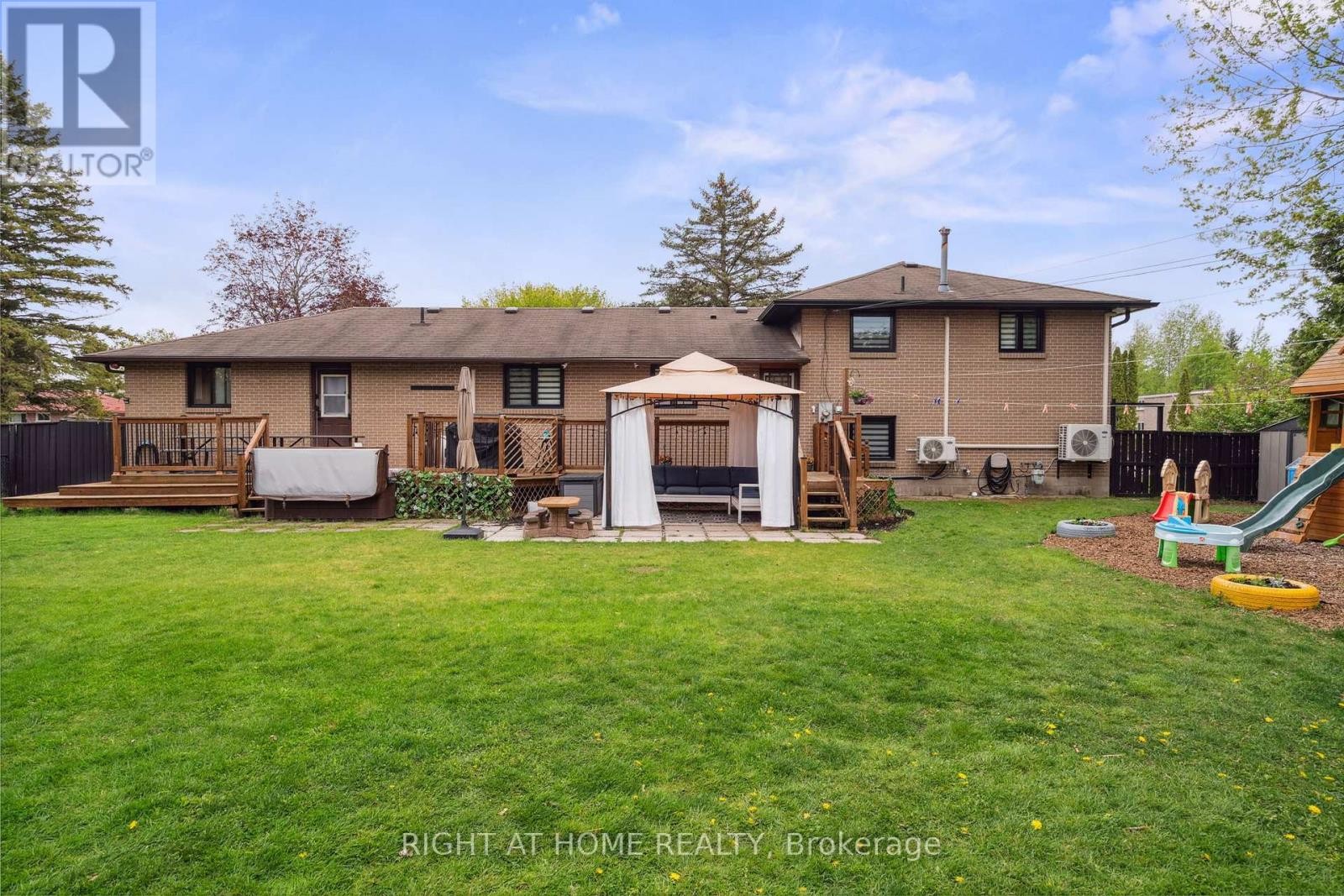 












239 CINDY LANE

,
Essa (Angus),




Ontario
L0M1B0

