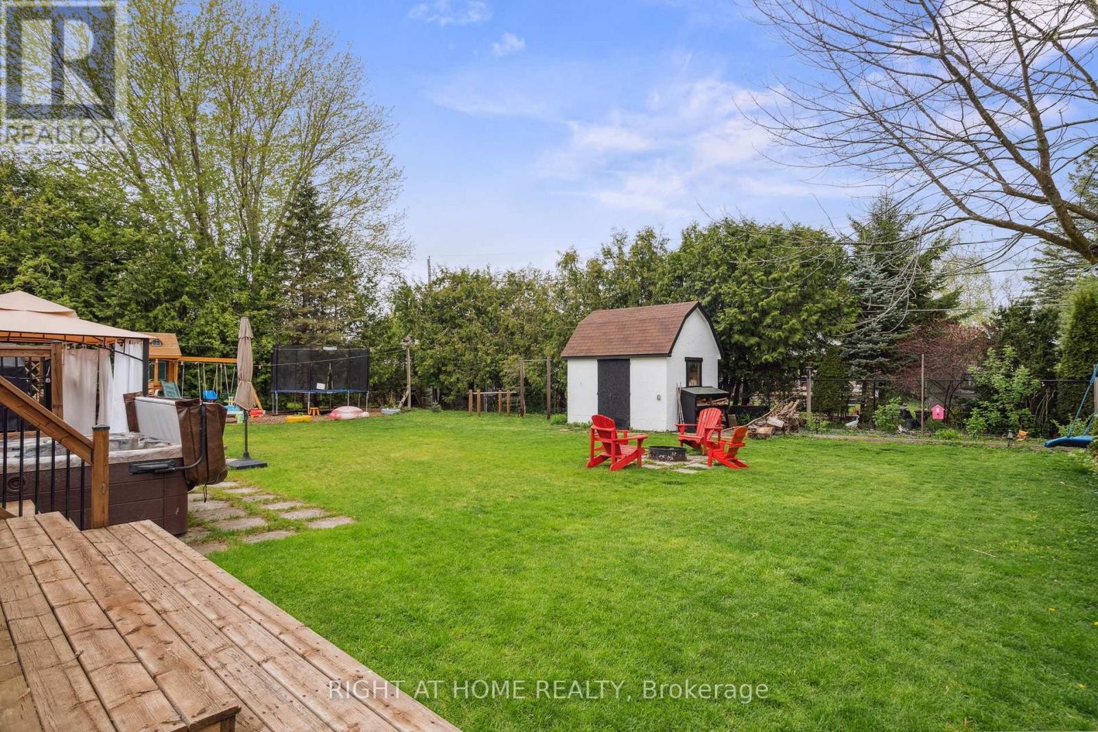 












239 CINDY LANE

,
Essa (Angus),




Ontario
L0M1B0

