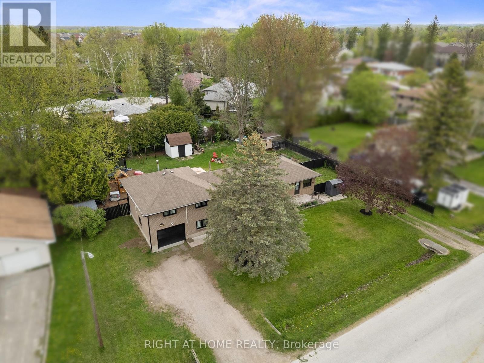 












239 CINDY LANE

,
Essa (Angus),




Ontario
L0M1B0

