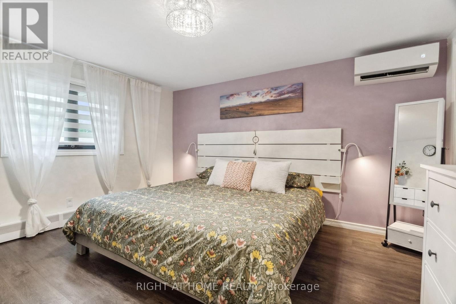 












239 CINDY LANE

,
Essa (Angus),




Ontario
L0M1B0

