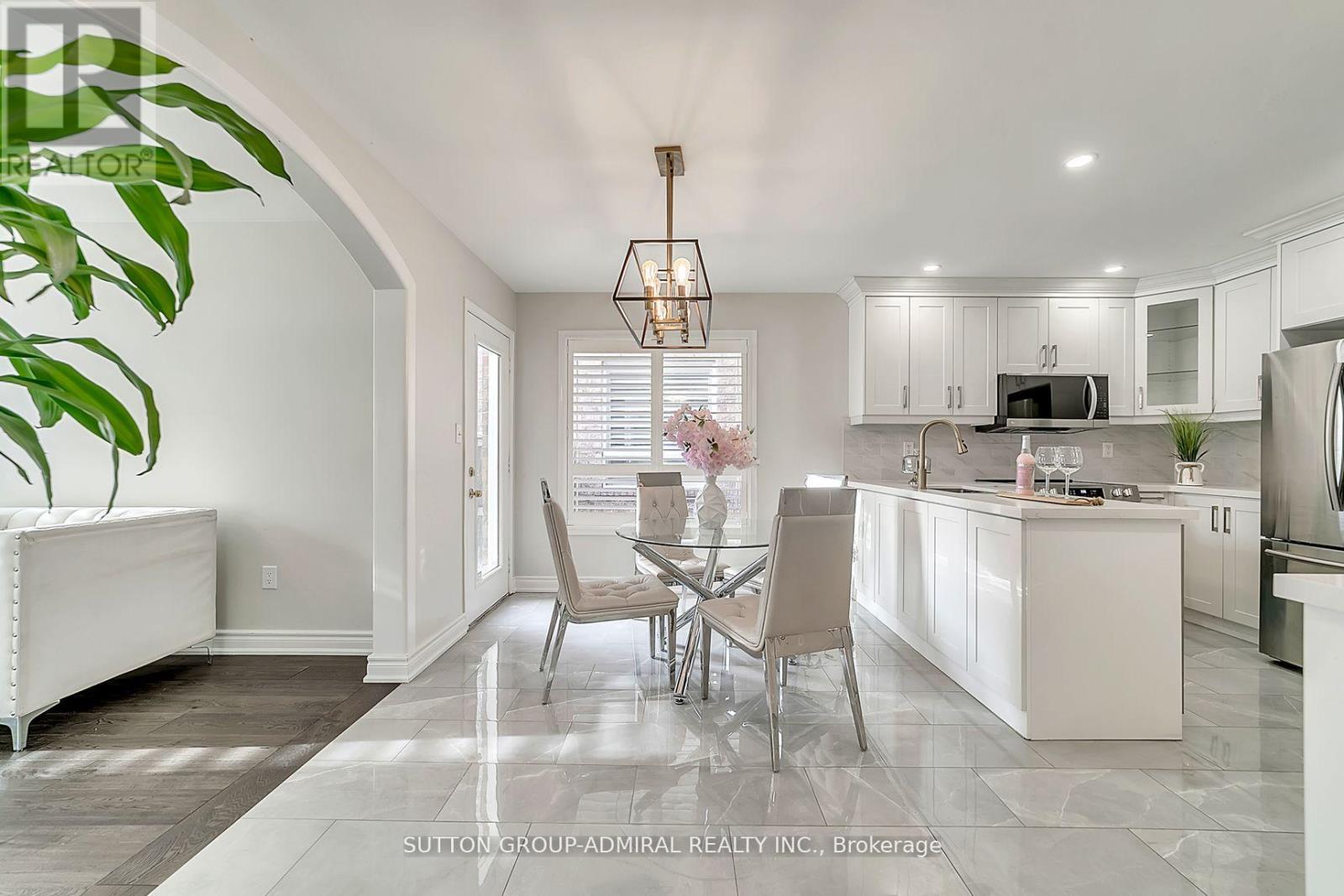 












29 ALOE AVENUE

,
Richmond Hill (Oak Ridges Lake Wilcox),




Ontario
L4E4M8

