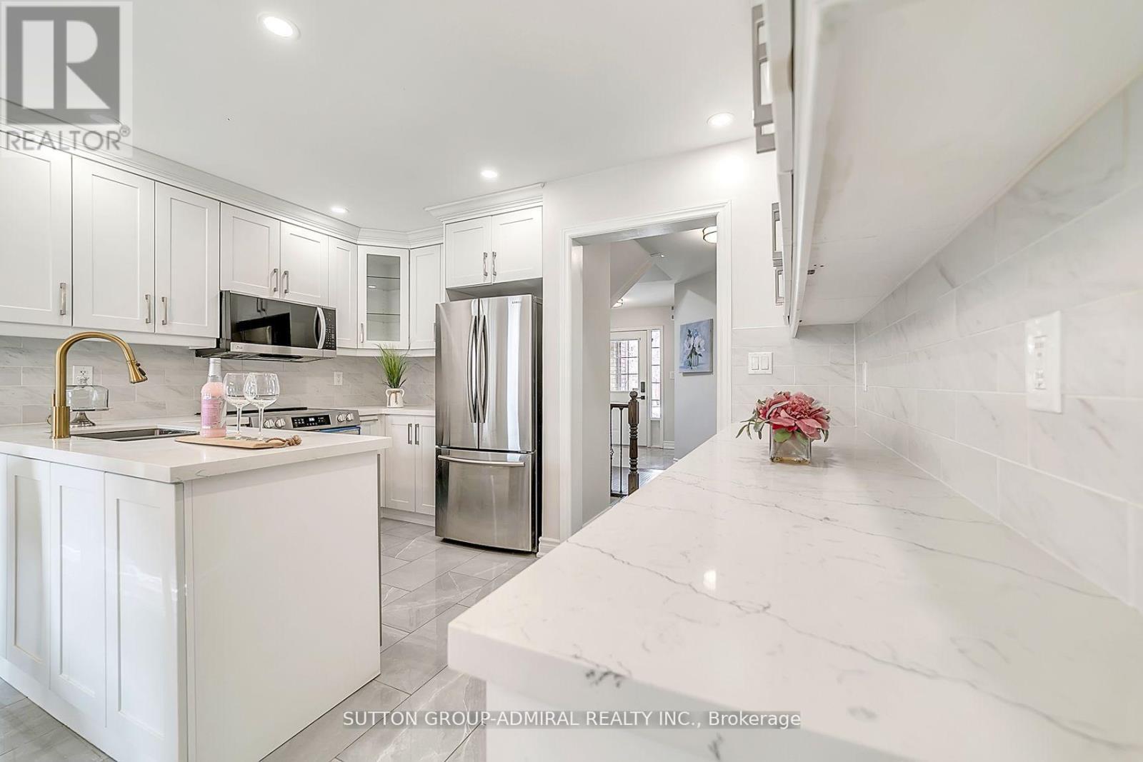 












29 ALOE AVENUE

,
Richmond Hill (Oak Ridges Lake Wilcox),




Ontario
L4E4M8

