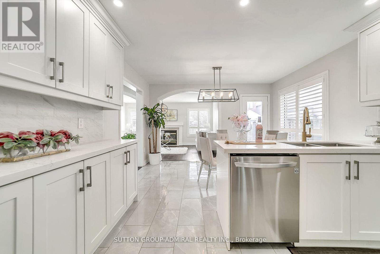 












29 ALOE AVENUE

,
Richmond Hill (Oak Ridges Lake Wilcox),




Ontario
L4E4M8

