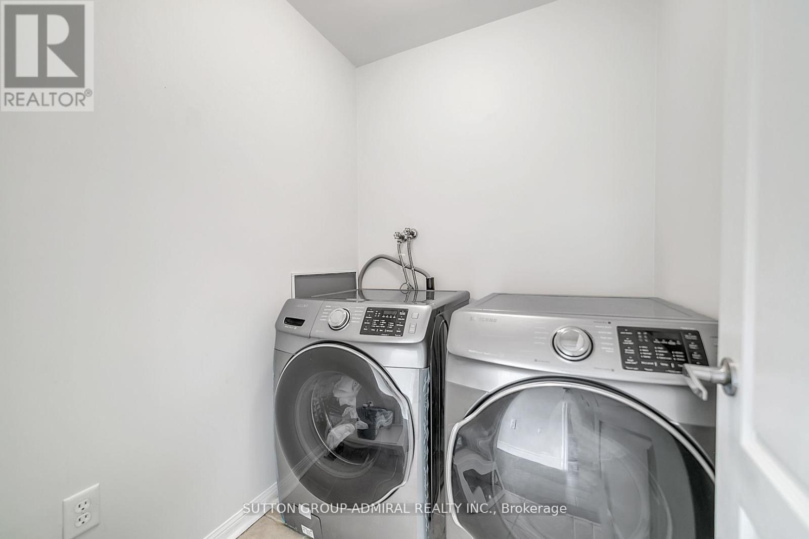 












29 ALOE AVENUE

,
Richmond Hill (Oak Ridges Lake Wilcox),




Ontario
L4E4M8

