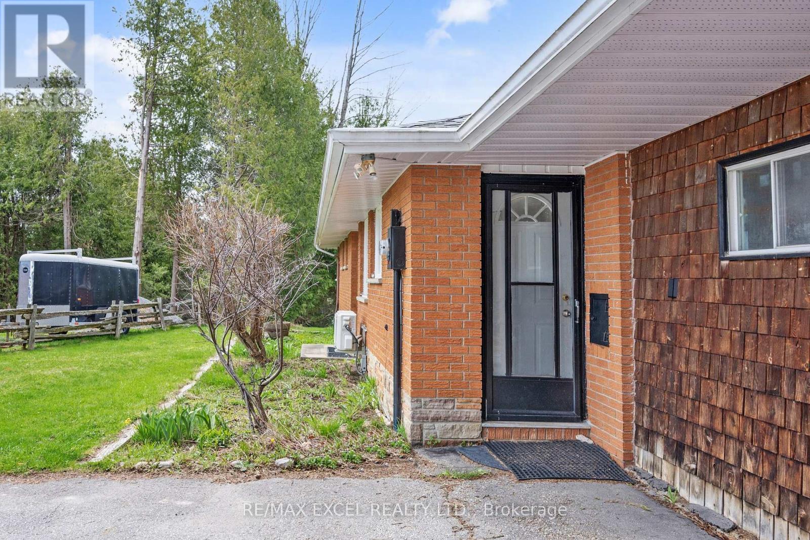 












1 HOPECLIFF LANE

,
Georgina (Sutton & Jackson's Point),




Ontario
L0E1R0

