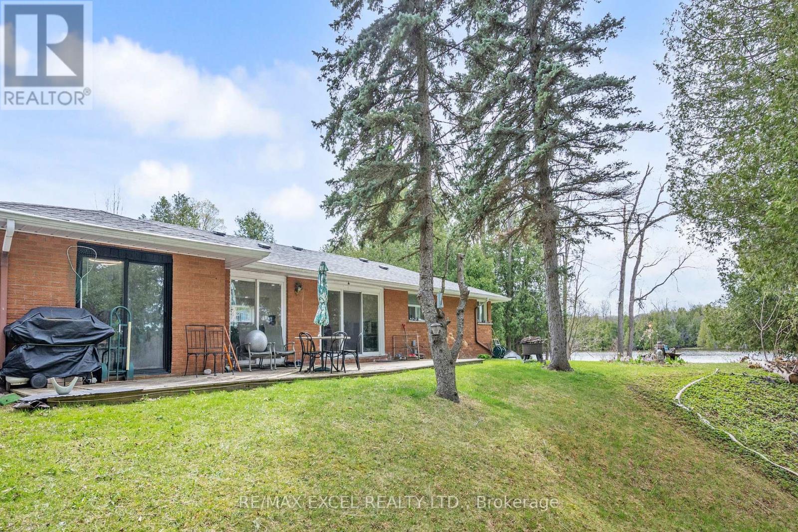 












1 HOPECLIFF LANE

,
Georgina (Sutton & Jackson's Point),




Ontario
L0E1R0

