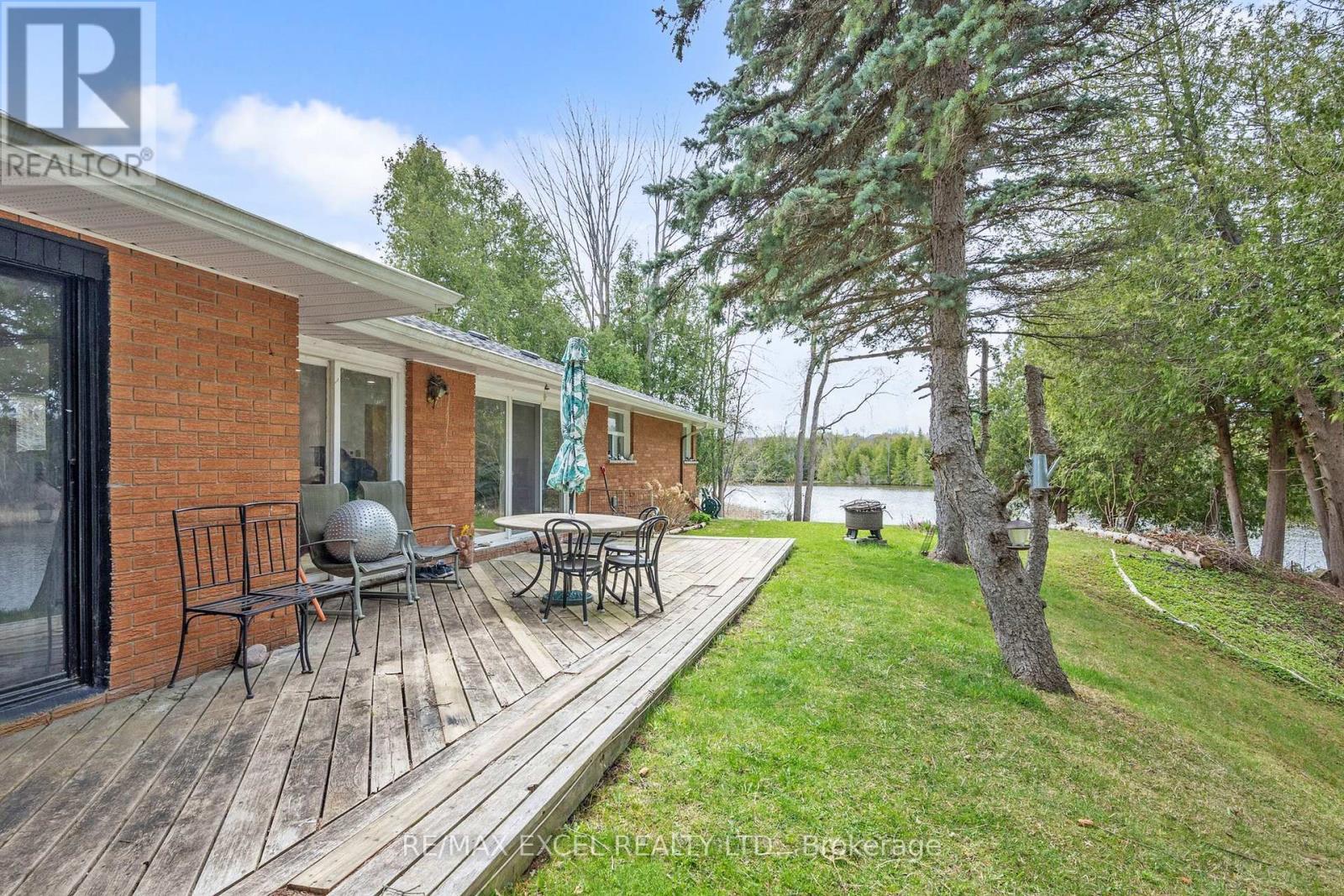 












1 HOPECLIFF LANE

,
Georgina (Sutton & Jackson's Point),




Ontario
L0E1R0

