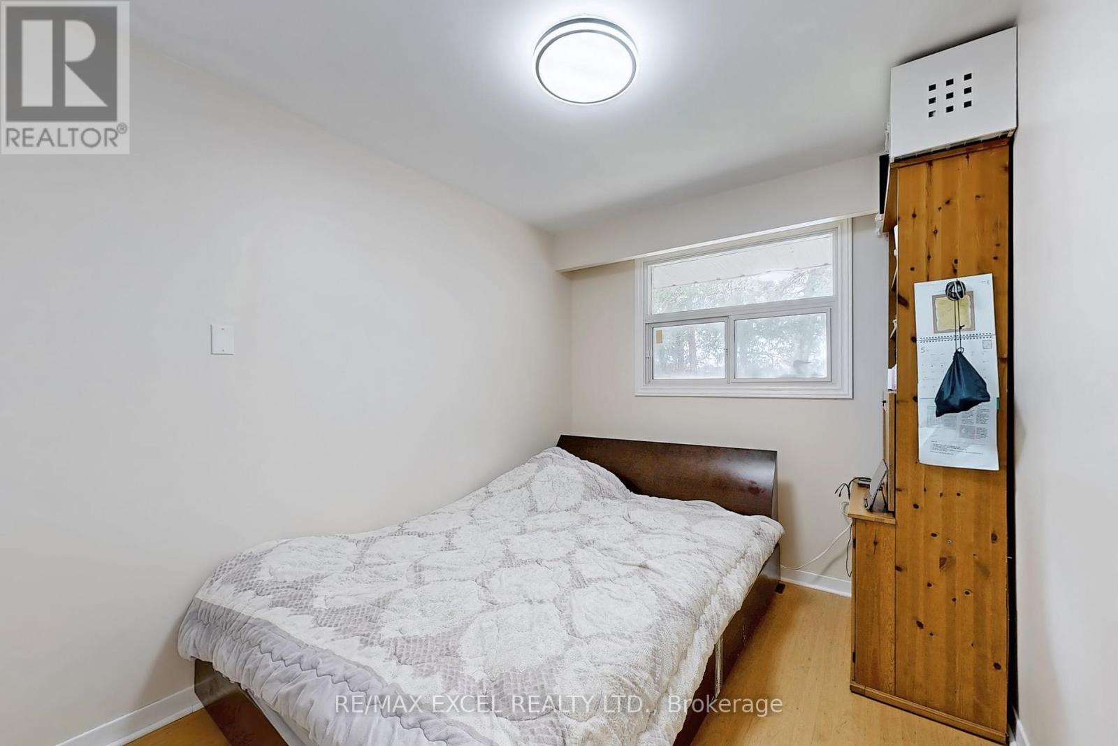 












1 HOPECLIFF LANE

,
Georgina (Sutton & Jackson's Point),




Ontario
L0E1R0

