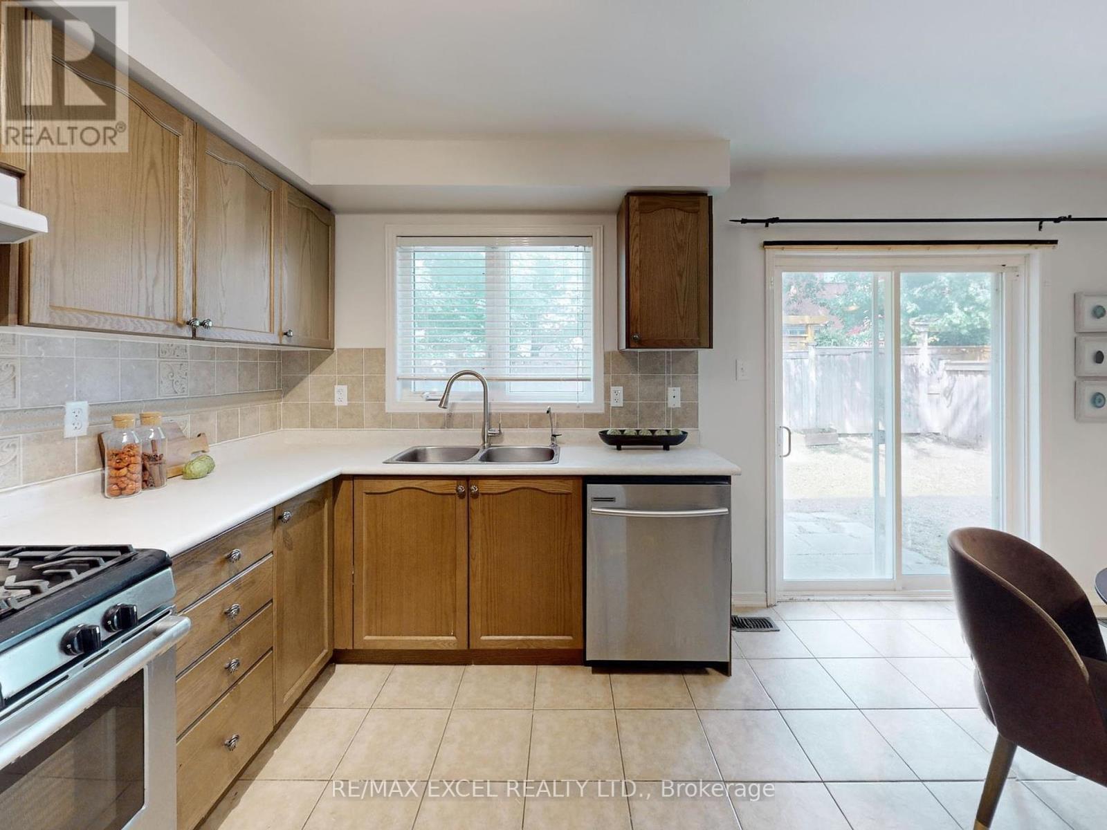 












67 DUFFIN DRIVE

,
Whitchurch-Stouffville (Stouffville),




Ontario
L4A0R6

