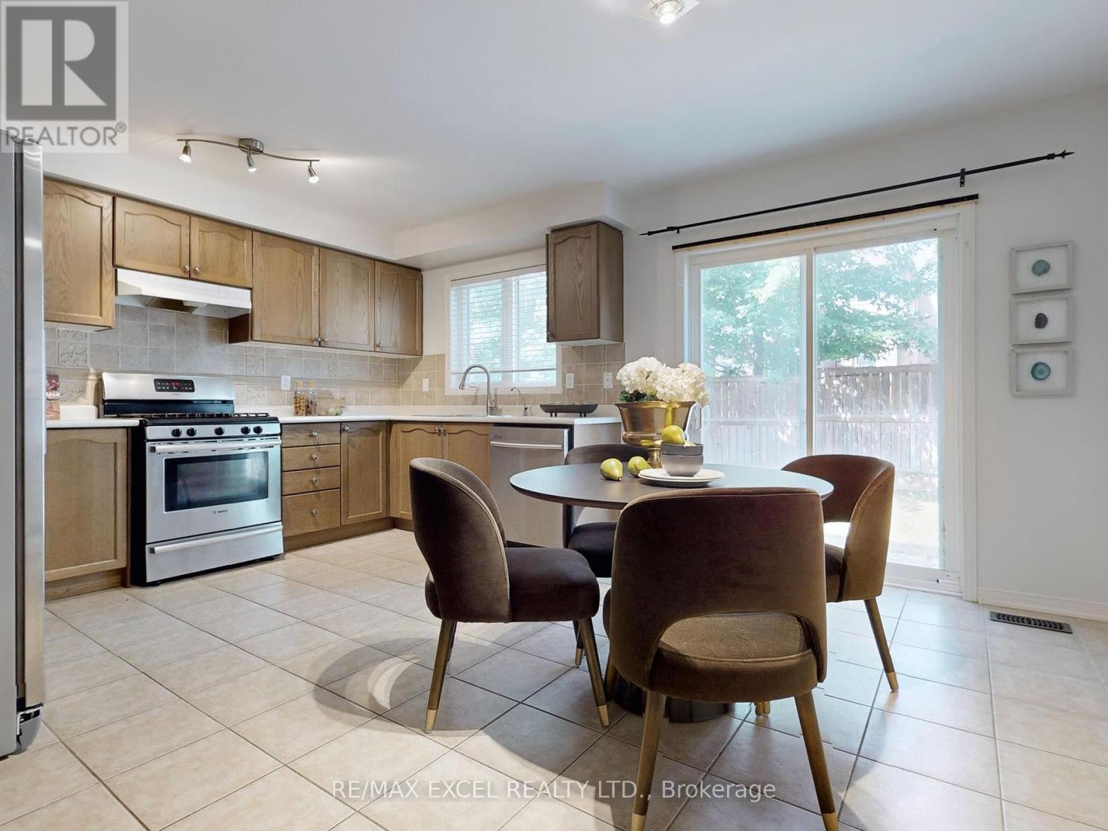 












67 DUFFIN DRIVE

,
Whitchurch-Stouffville (Stouffville),




Ontario
L4A0R6

